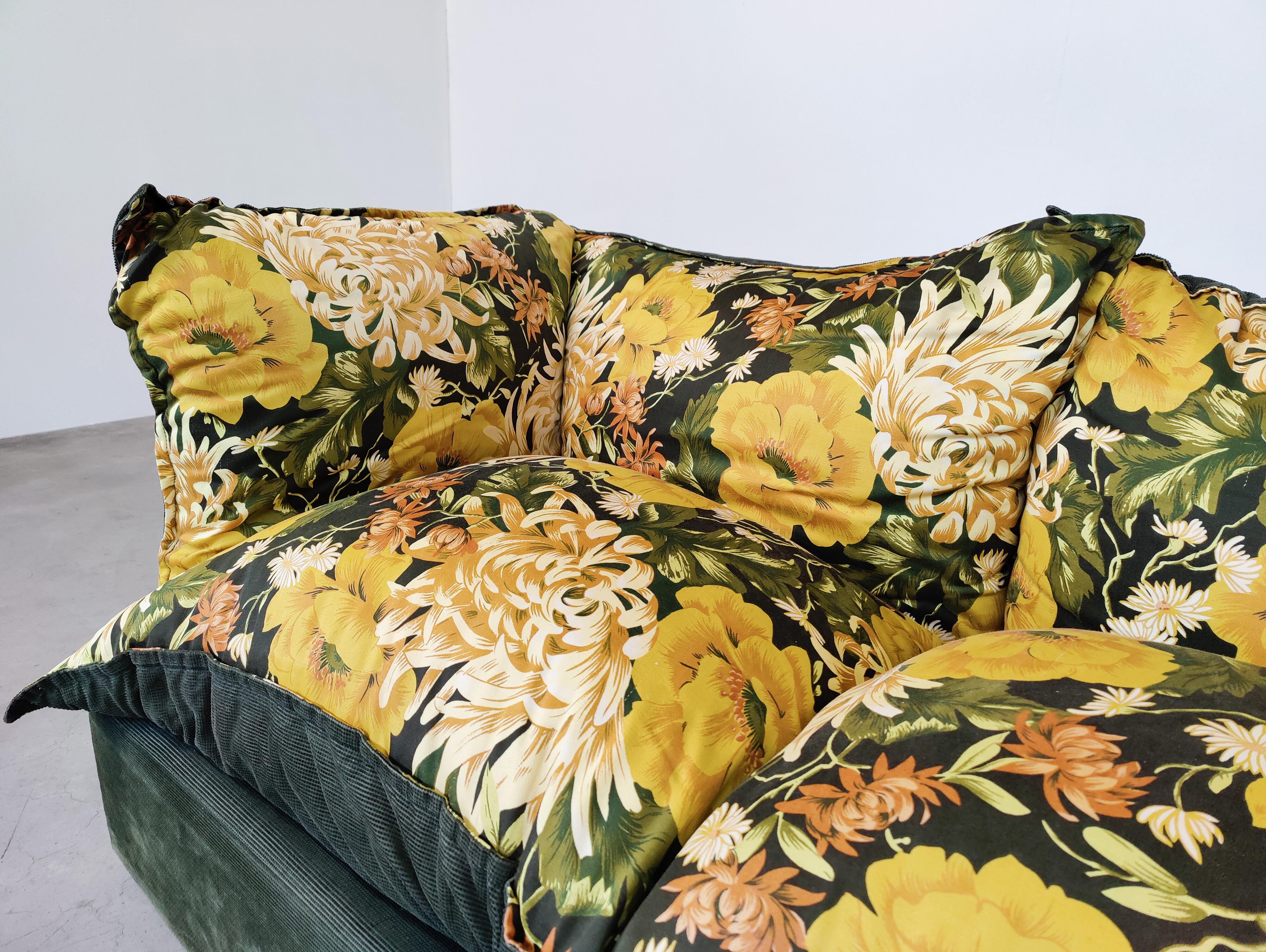 Mid-Century Modern Italian Sofa, Rattan and Original Fabric, 1970s For Sale 1