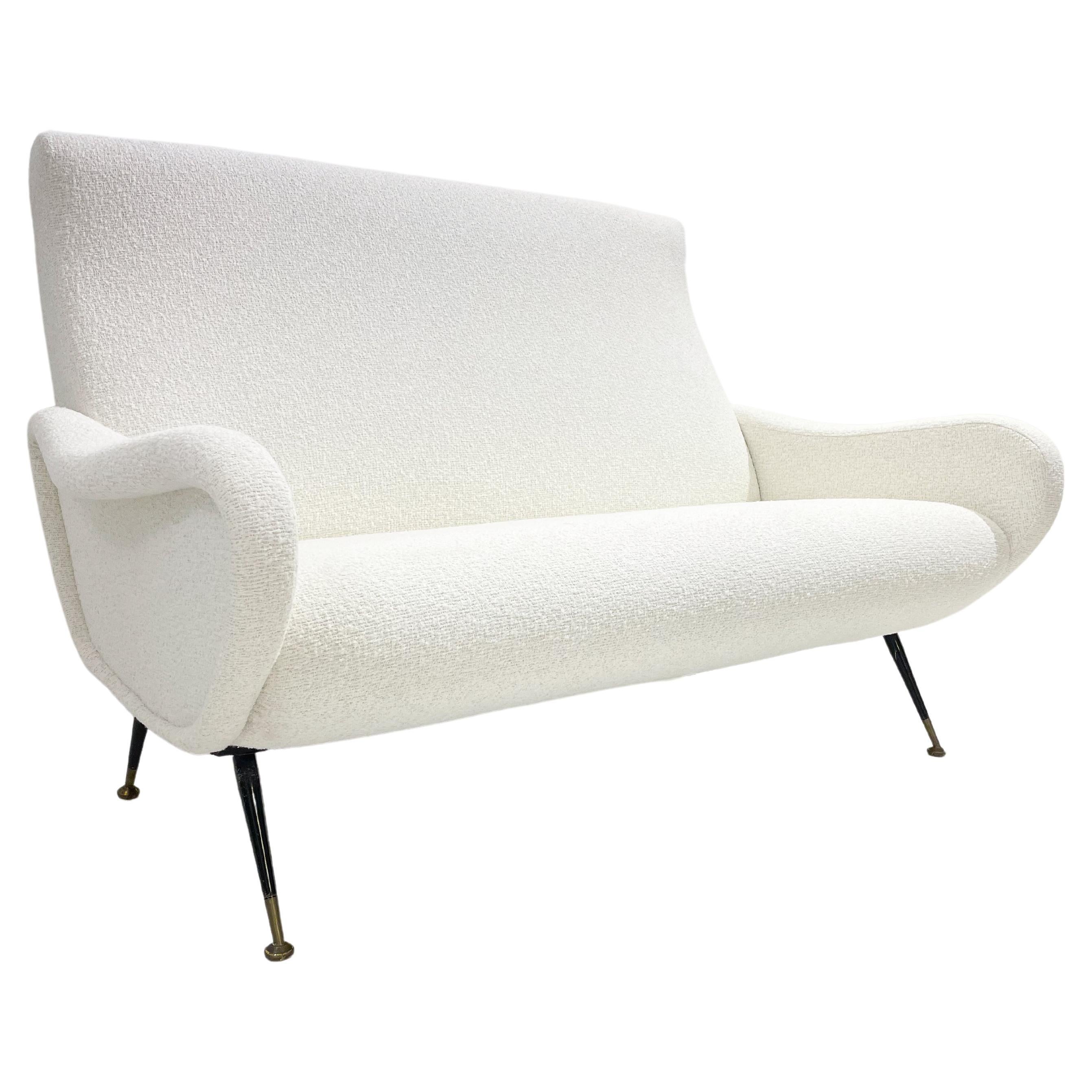 Modernes italienisches Sofa aus der Jahrhundertmitte, weißer Stoff, 1950er Jahre