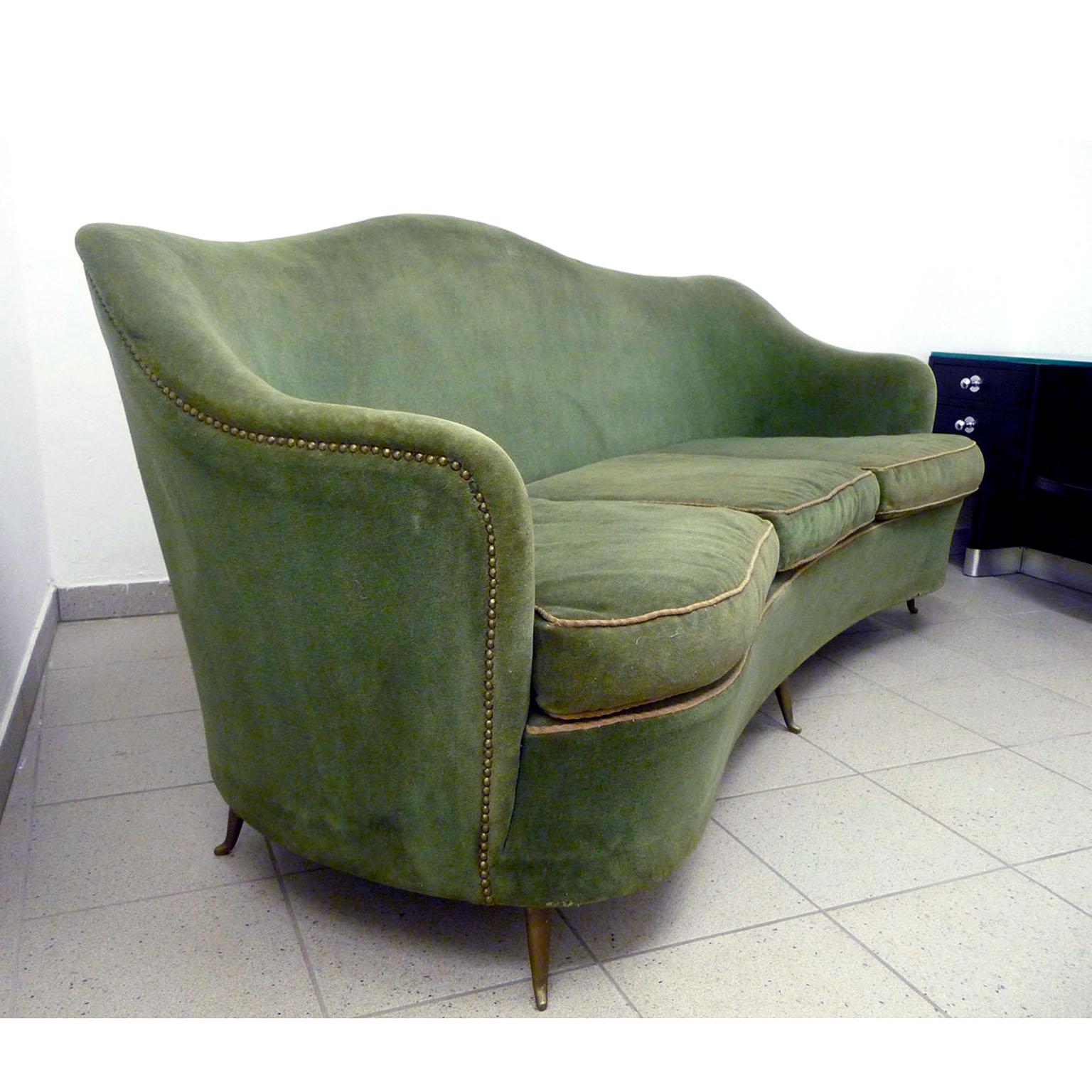 Mid-Century Modern Italian Sofa with Brass Feet by Gio Ponti for ISA, 1950s In Fair Condition In Bochum, NRW
