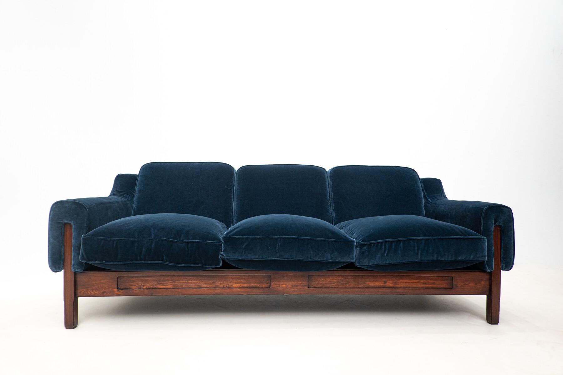 Mid-Century Modern Italian Sofa, Wood and Blue Velvet, 1960s 2