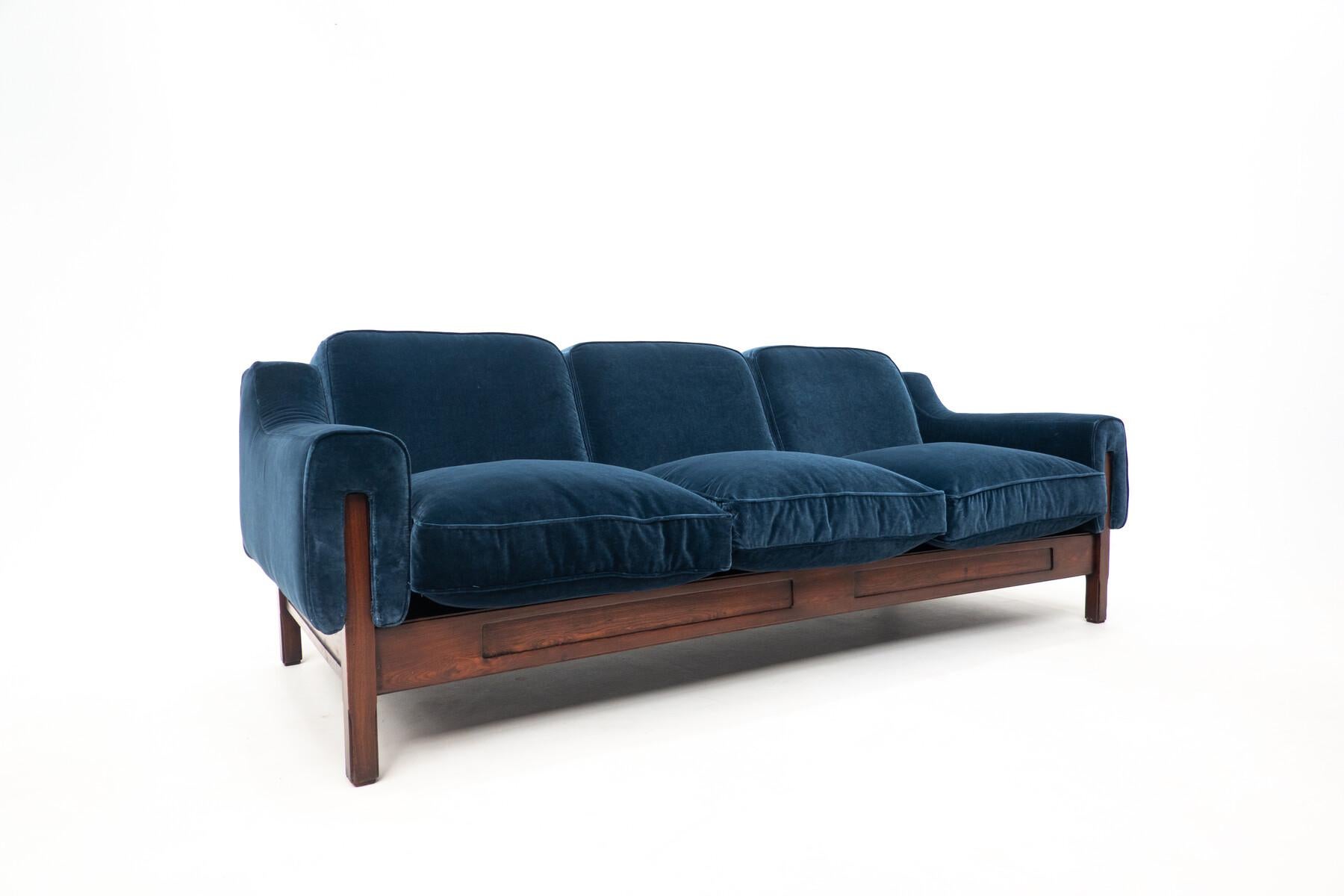 Mid-Century Modern Italian Sofa, Wood and Blue Velvet, 1960s 3