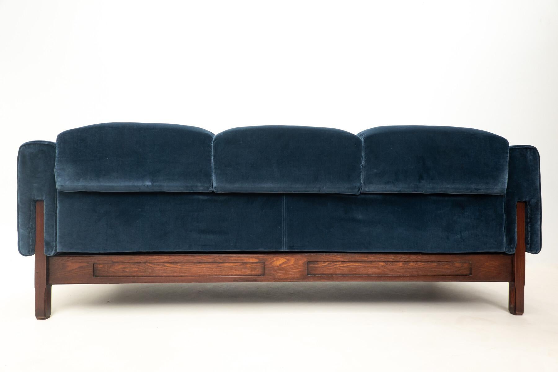 Mid-Century Modern Italian Sofa, Wood and Blue Velvet, 1960s 4