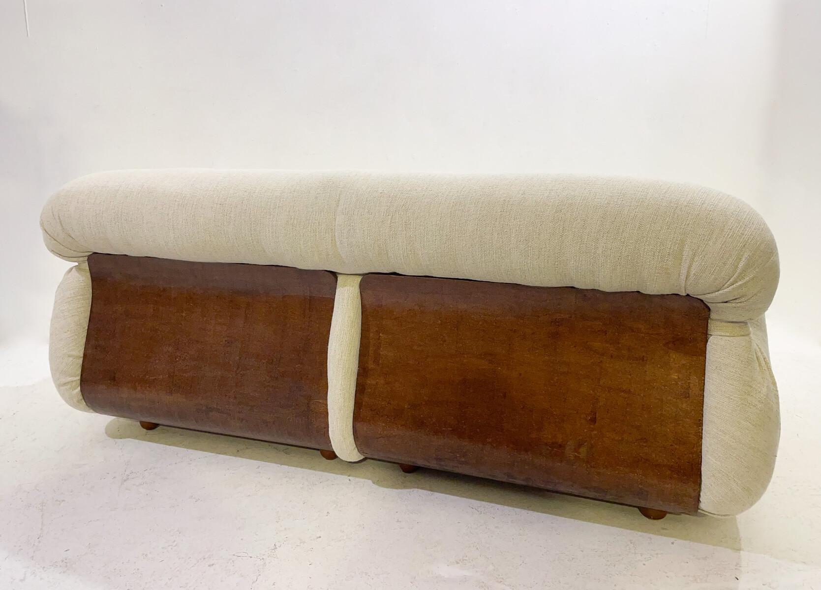 Modernes italienisches Sofa aus der Mitte des Jahrhunderts, Holz und Stoff, 1960er Jahre – neue Polsterung im Angebot 2