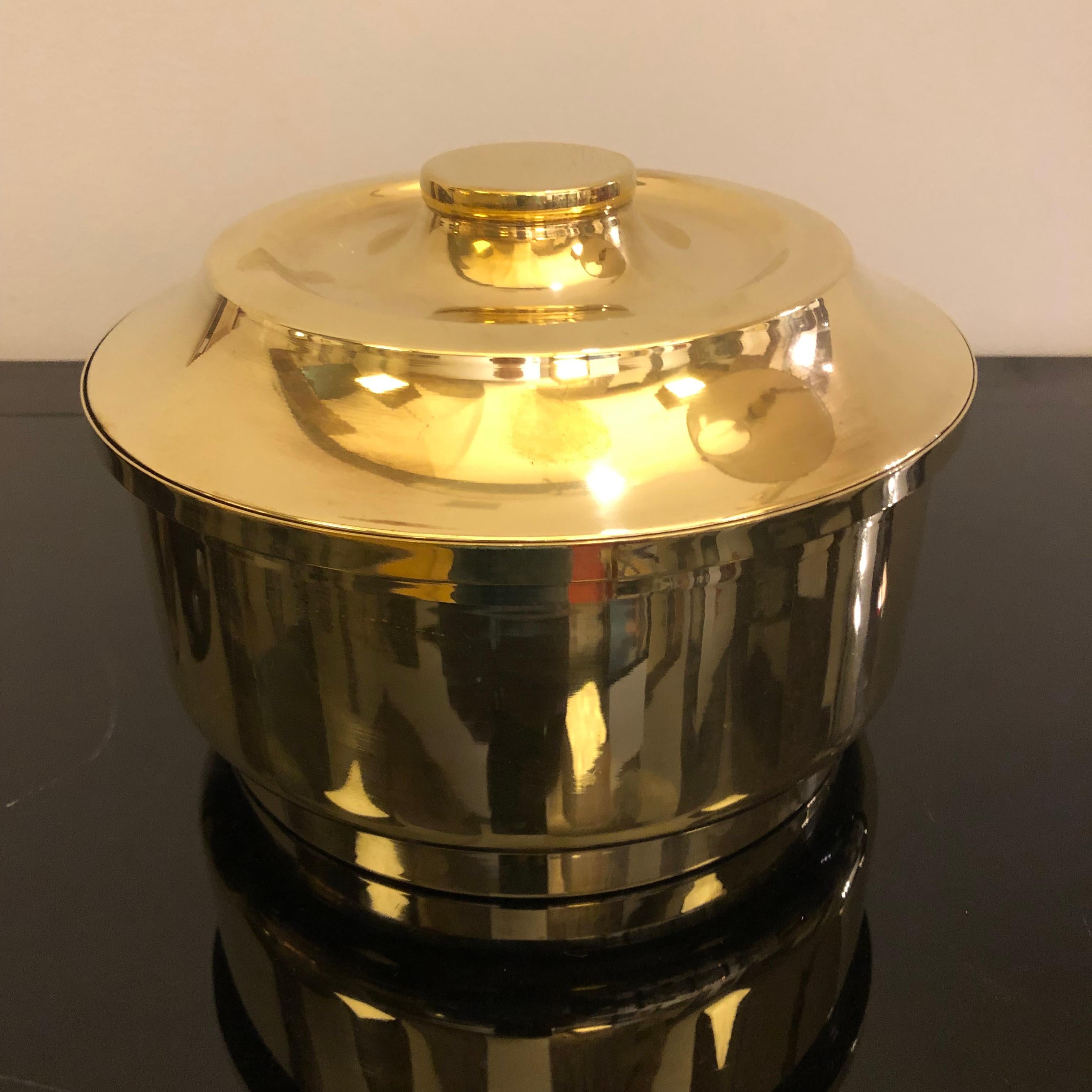 Round brass ice bucket made in Italy in the 1970s, item has been polished, inside the brass there is a glass useful to clean it. Item it's in very good conditions.