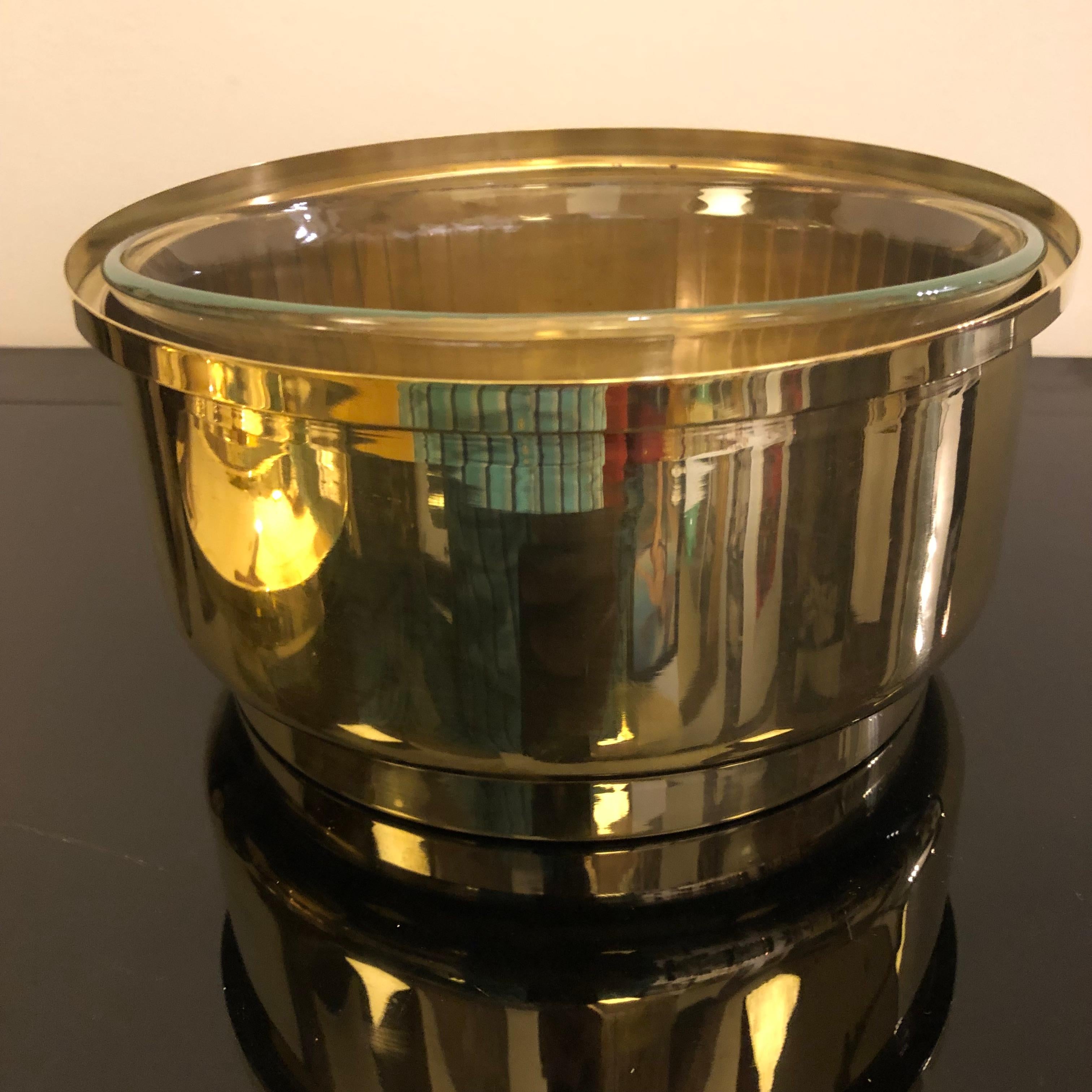 Mid-Century Modern Italian Solid Brass Round Ice Bucket, circa 1970 2