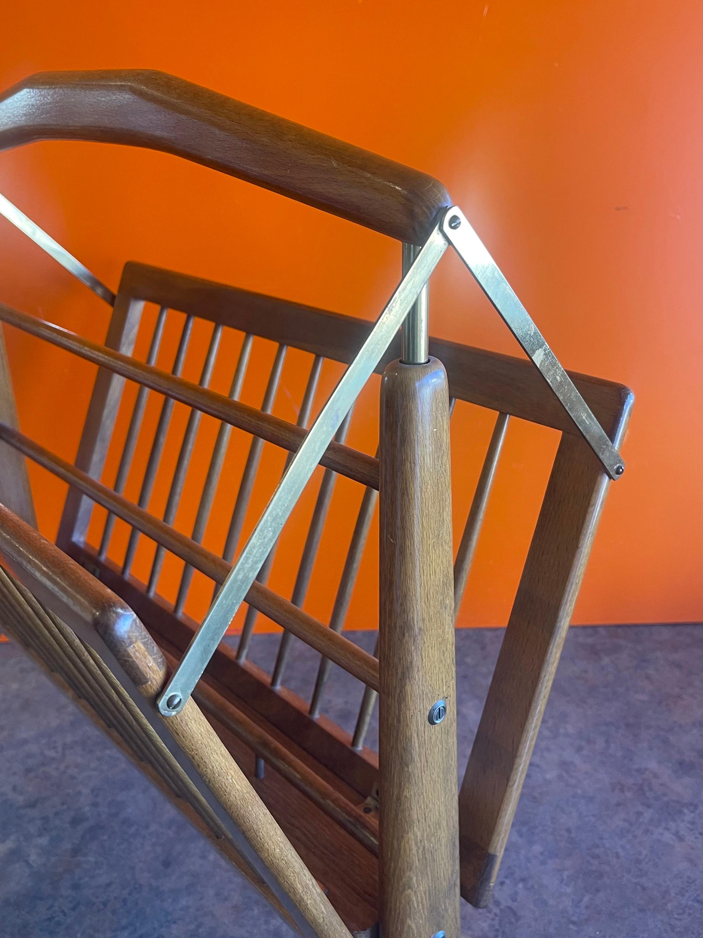 Mid-Century Modern Italian Solid Walnut & Brass Magazine Rack by Cesare Lacca For Sale 6
