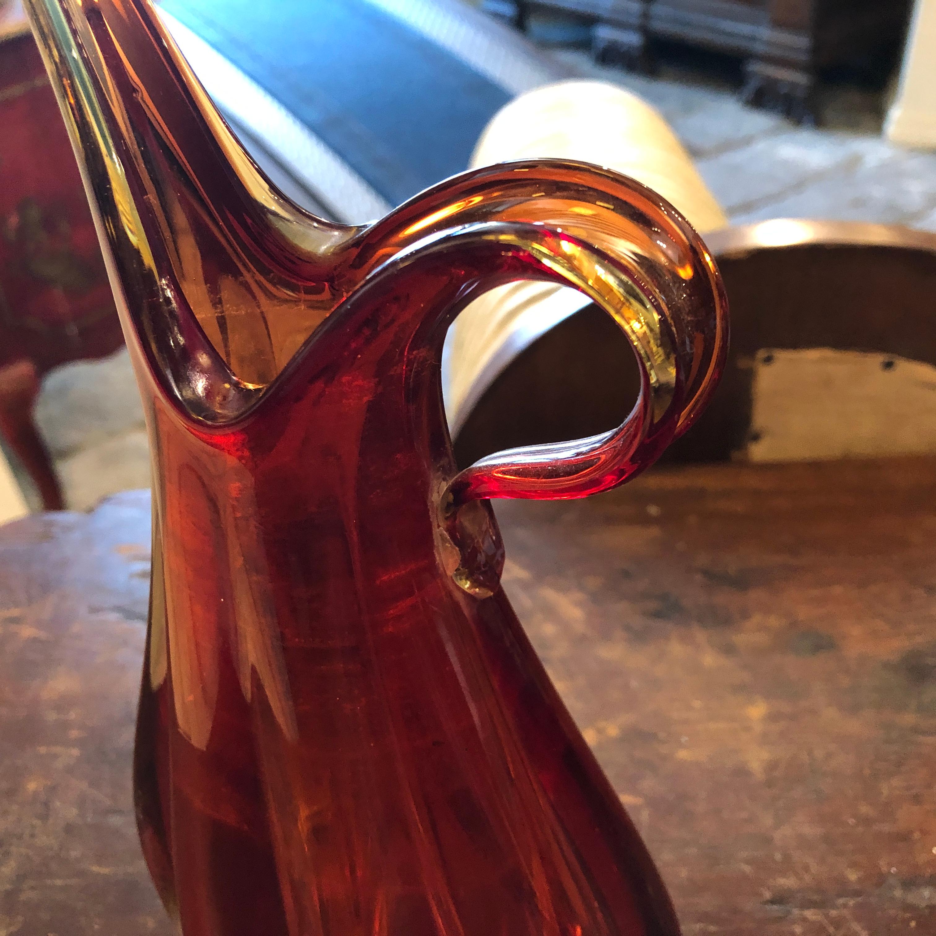 Eine 1960er Flavio Poli Mitte des Jahrhunderts Moderne italienische Sommerso Rot Murano Glas Vase im Angebot 2