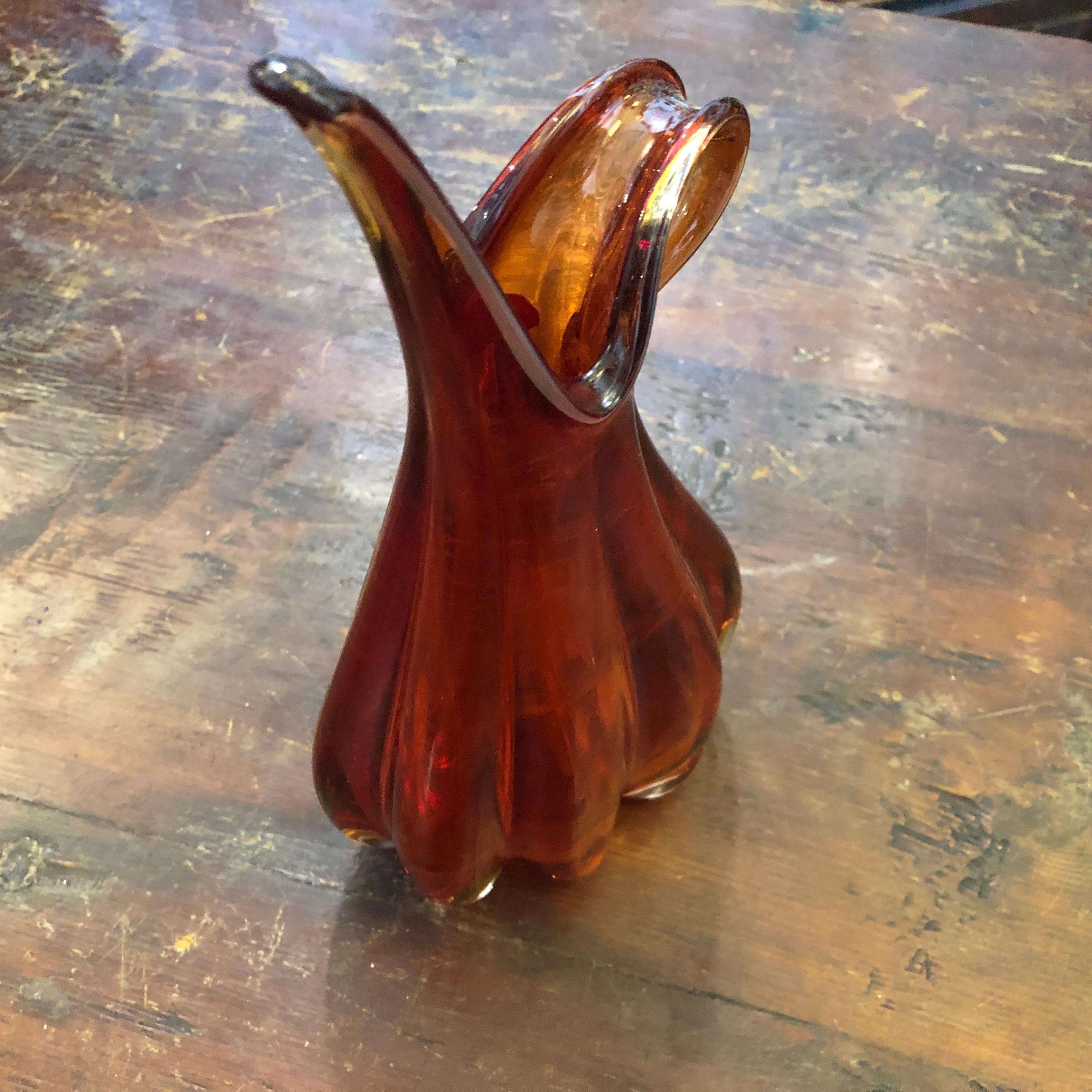 Eine 1960er Flavio Poli Mitte des Jahrhunderts Moderne italienische Sommerso Rot Murano Glas Vase im Angebot 1