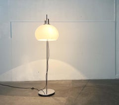 Lámpara de pie Lucerna de la Era Espacial Italiana Moderna de Mediados de Siglo Harvey Guzzini iGuzzini