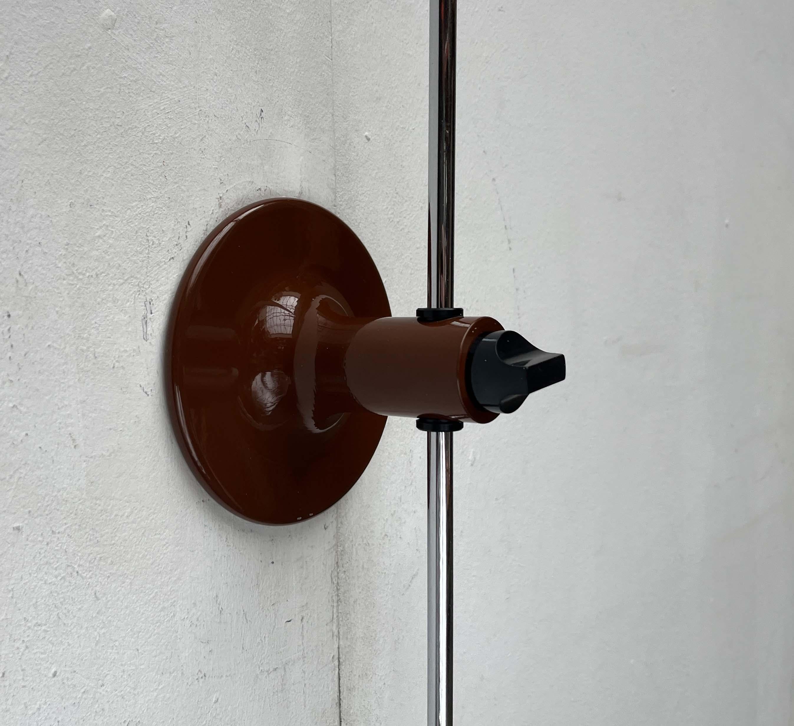 Lámpara de Pared Arco de Araña de la Era Espacial Italiana Moderna de Mediados de Siglo Joe Colombo Oluce en venta 3