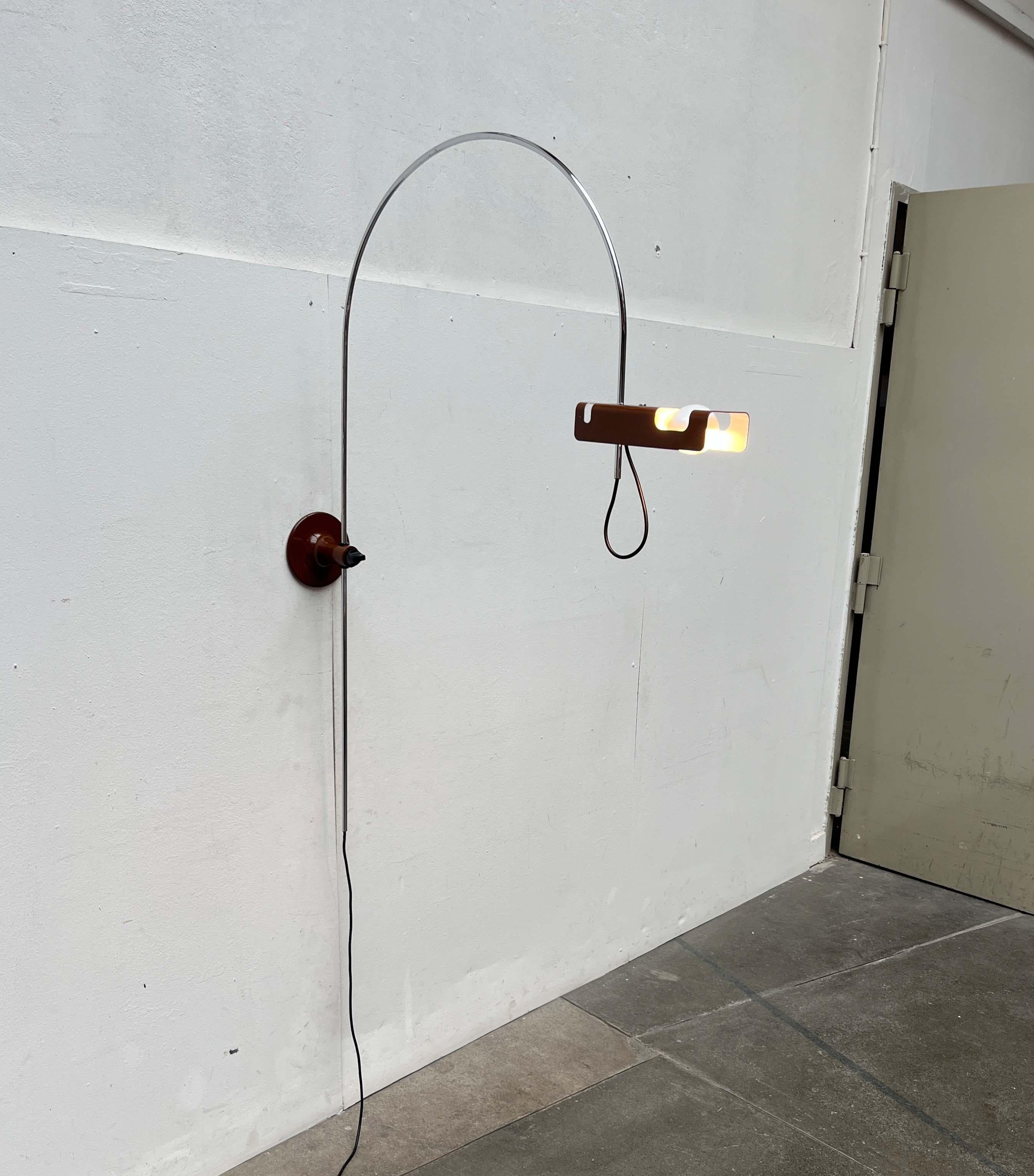 Lámpara de Pared Arco de Araña de la Era Espacial Italiana Moderna de Mediados de Siglo Joe Colombo Oluce en venta 9