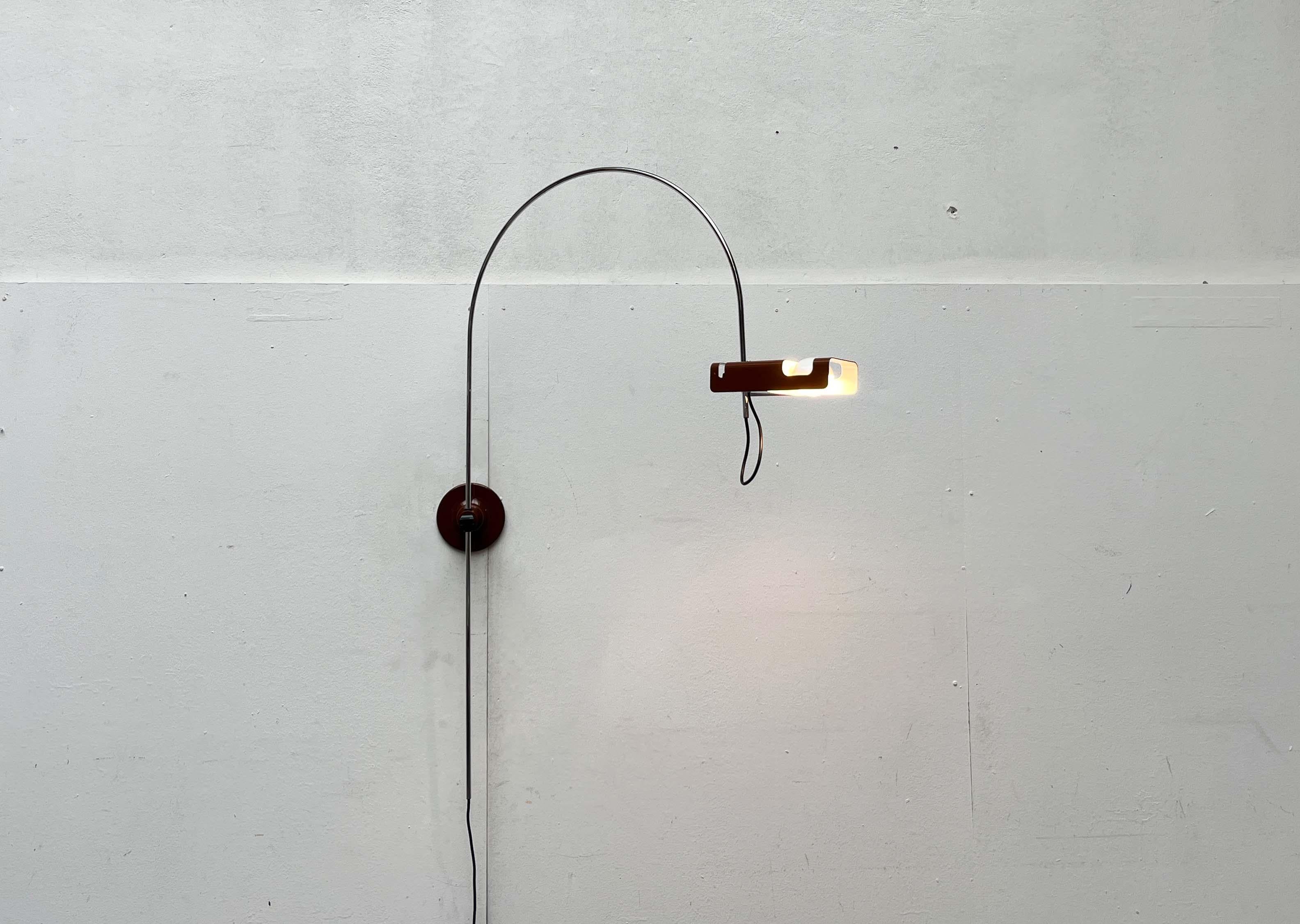 Lámpara de Pared Arco de Araña de la Era Espacial Italiana Moderna de Mediados de Siglo Joe Colombo Oluce Italiano en venta
