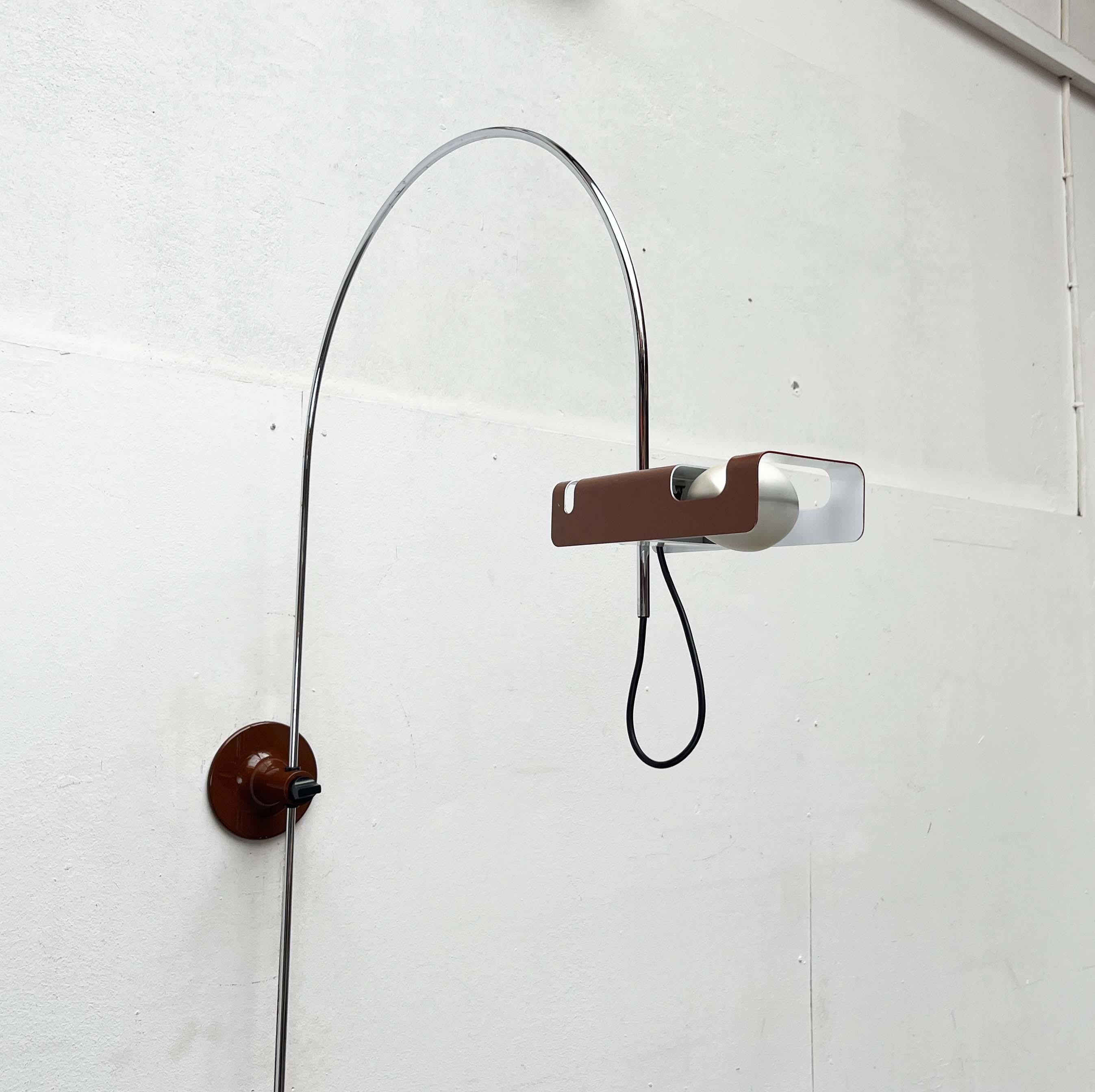 Lámpara de Pared Arco de Araña de la Era Espacial Italiana Moderna de Mediados de Siglo Joe Colombo Oluce siglo XX en venta