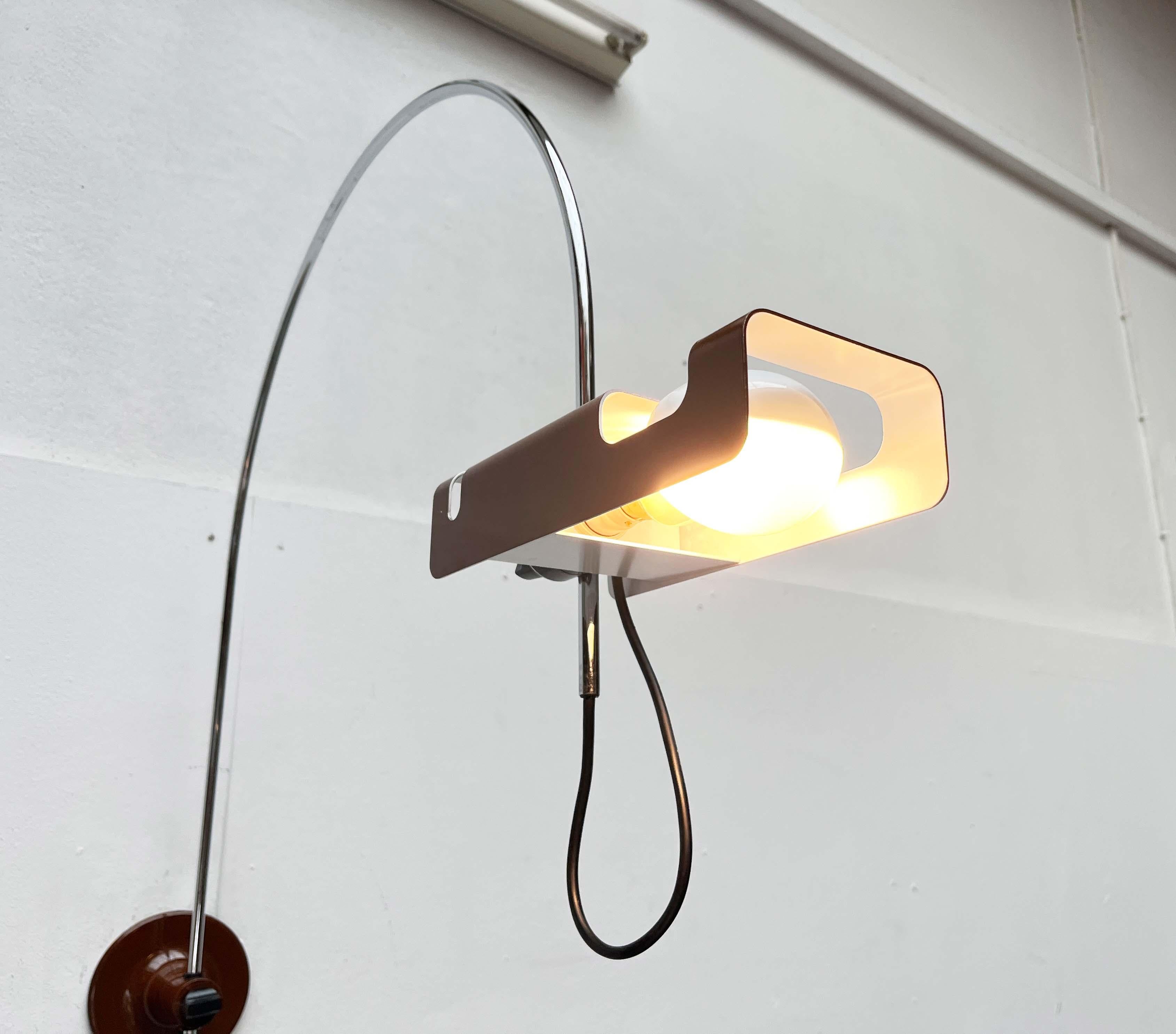 Lámpara de Pared Arco de Araña de la Era Espacial Italiana Moderna de Mediados de Siglo Joe Colombo Oluce en venta 1