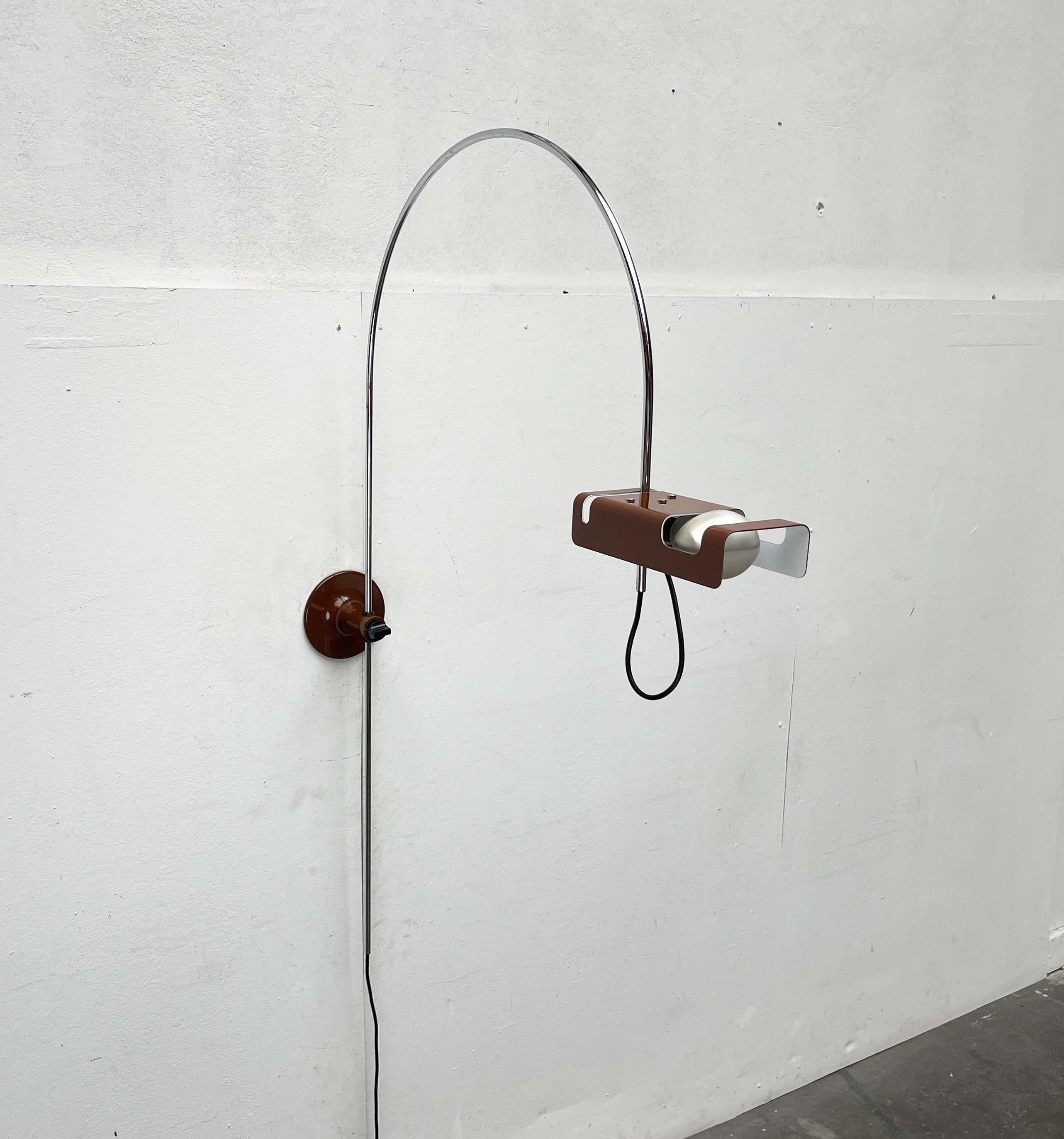 Lámpara de Pared Arco de Araña de la Era Espacial Italiana Moderna de Mediados de Siglo Joe Colombo Oluce en venta 2