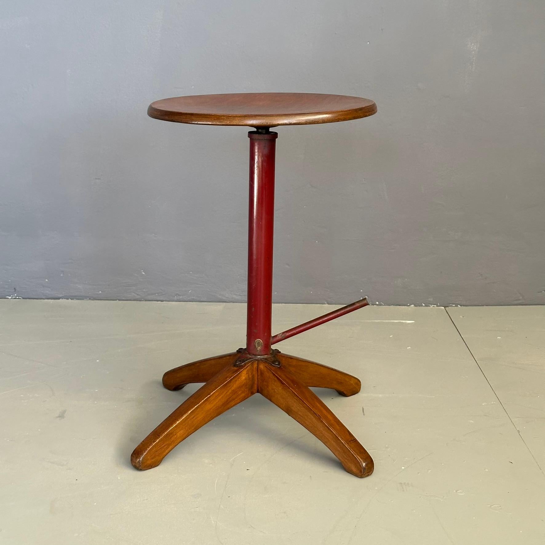 Stool from the fifties and sixties, Italian manufacturing.
Stool with wooden seat and red iron floor stand. 
The height is adjustable via a screw, which allows adjustment of the seat height.
Modern design
The stool is been restored
Misurements: