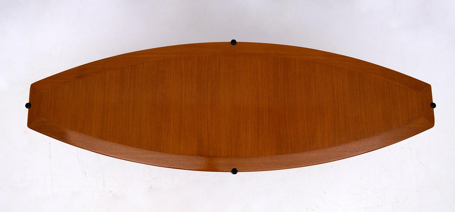 Métal Table basse italienne moderne du milieu du siècle dernier en forme de planche de surf, 1970 en vente