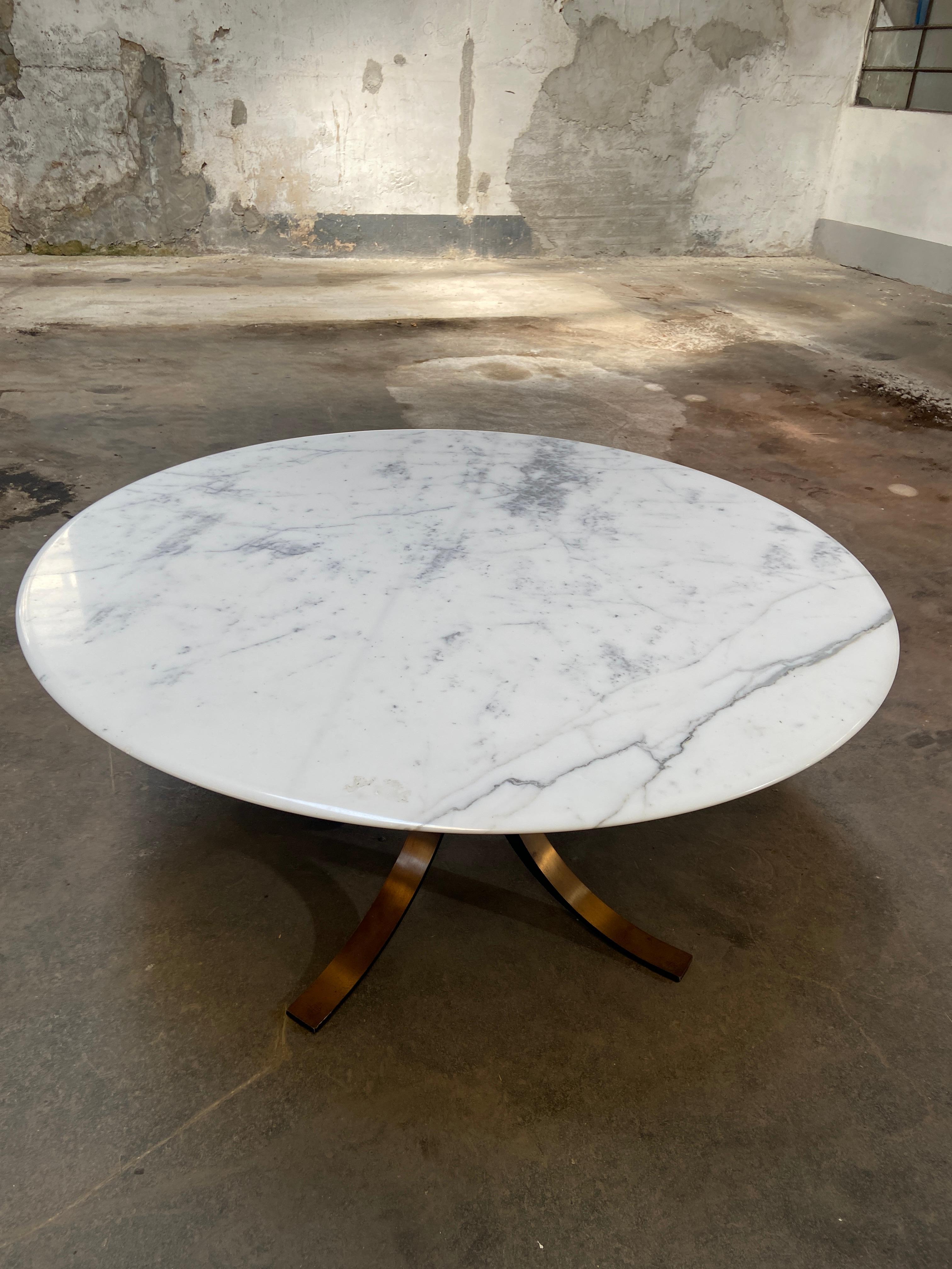 Aluminium Table ronde italienne T69, de style mi-siècle moderne, par O. Borsani et E. Gerli pour Tecno en vente