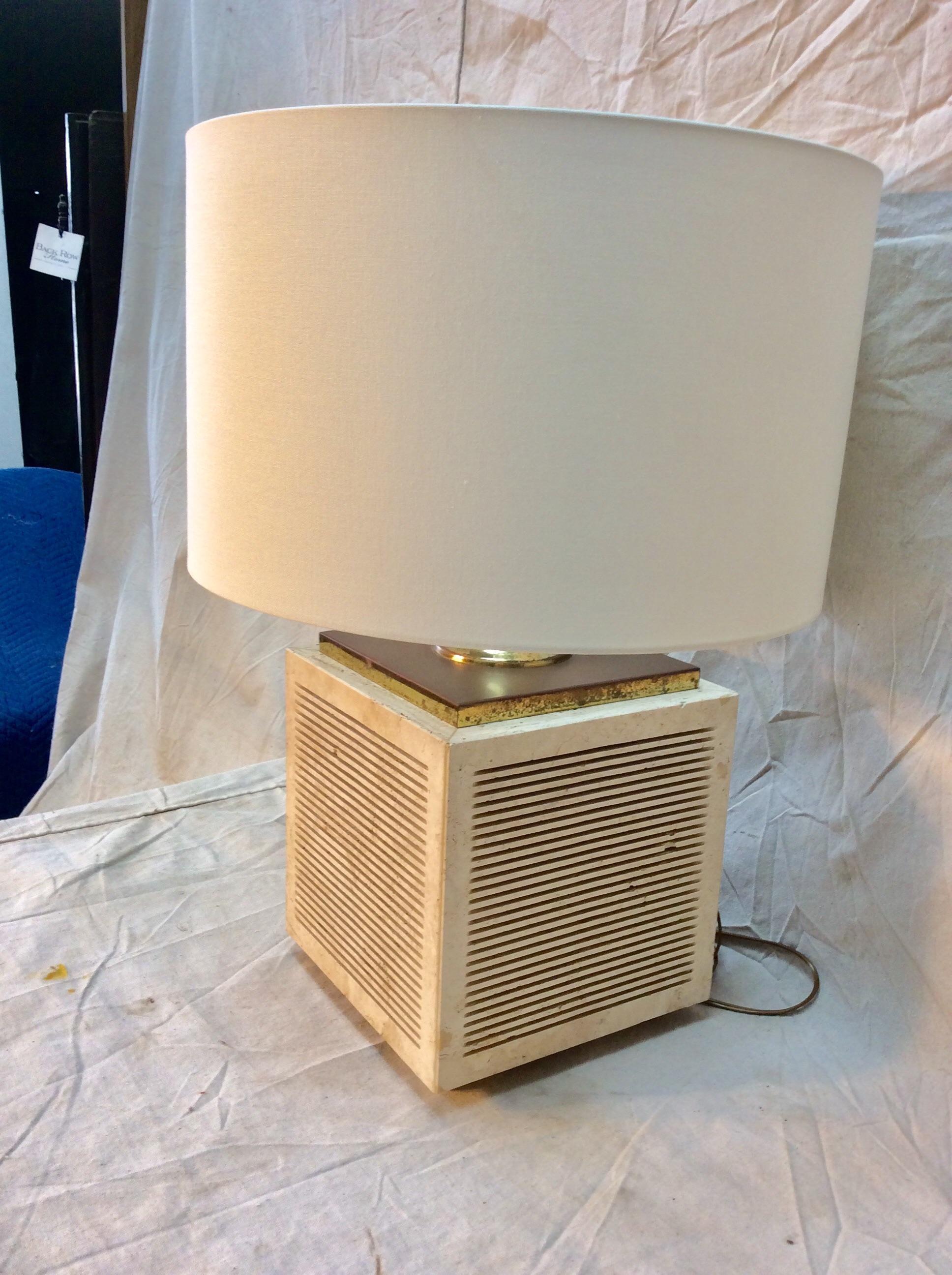 Brass Mid-Century Modern Italian Table Lamp Attributed to Fratelli Mannelli For Sale