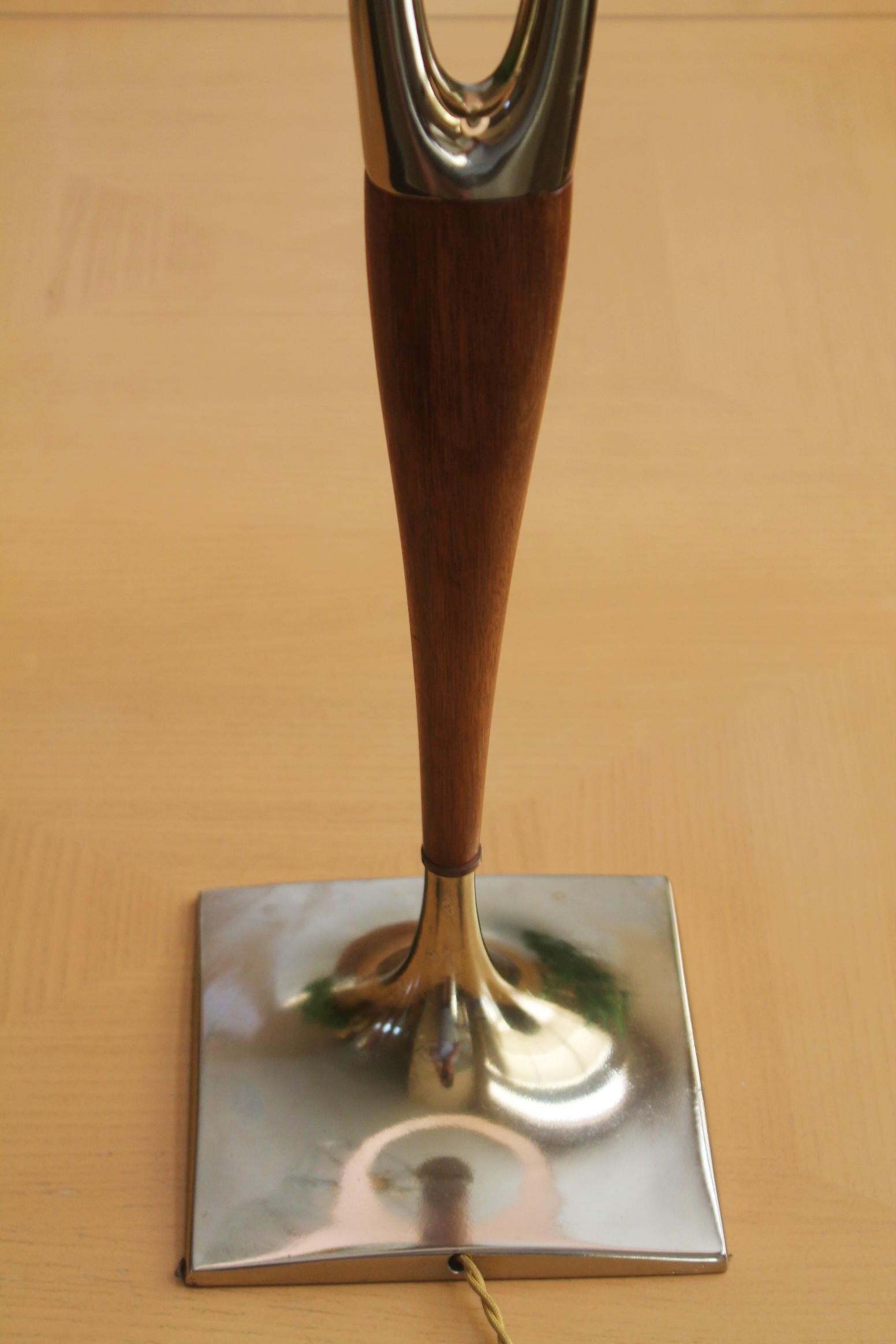 Mid Century Modern Italian Table Lamp by Tempestini for Laurel! Teak Brass 50s In Good Condition In Peoria, AZ