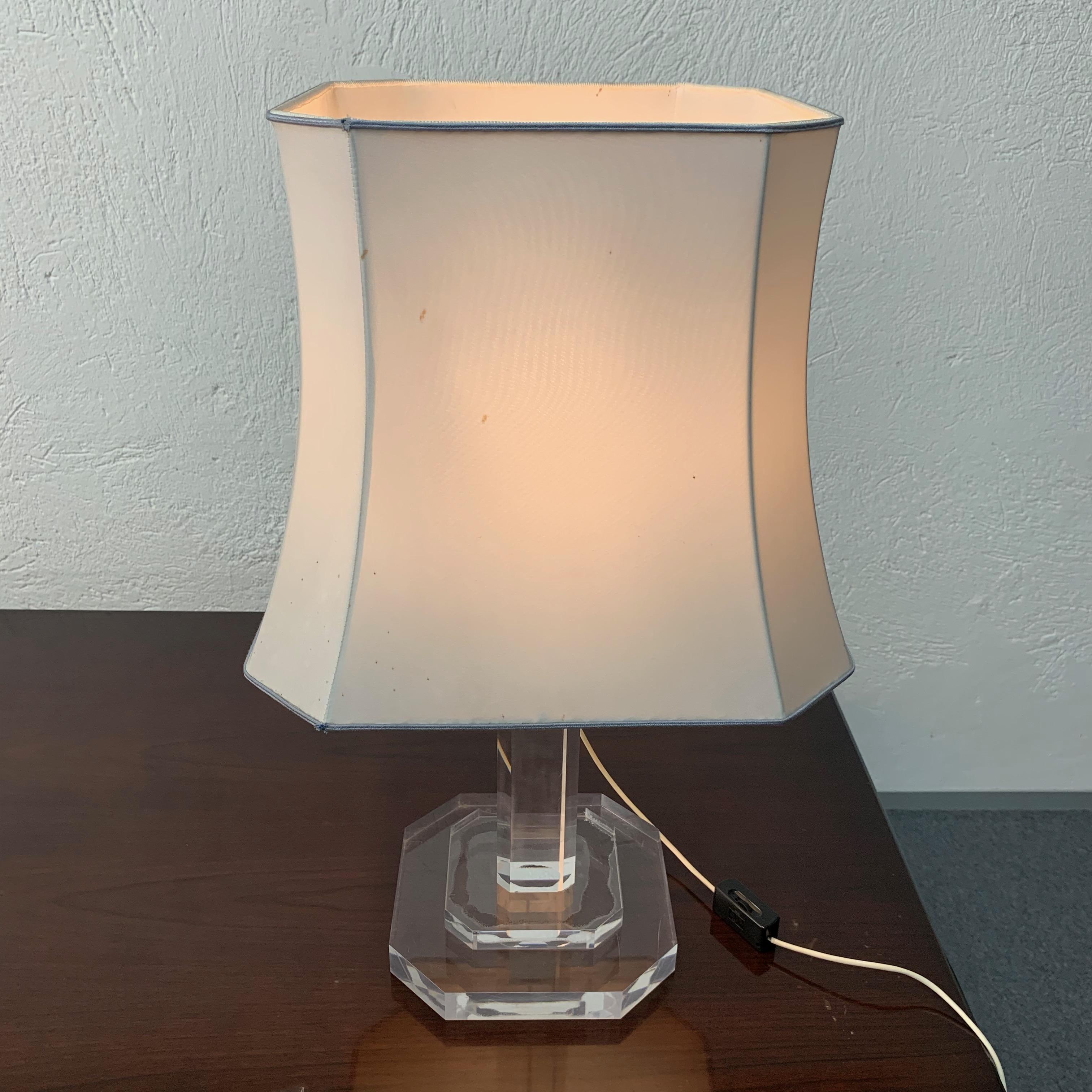 Mid-Century Modern Italian Table Lamp Lucite Plexiglass, Italy, 1970s For Sale 5