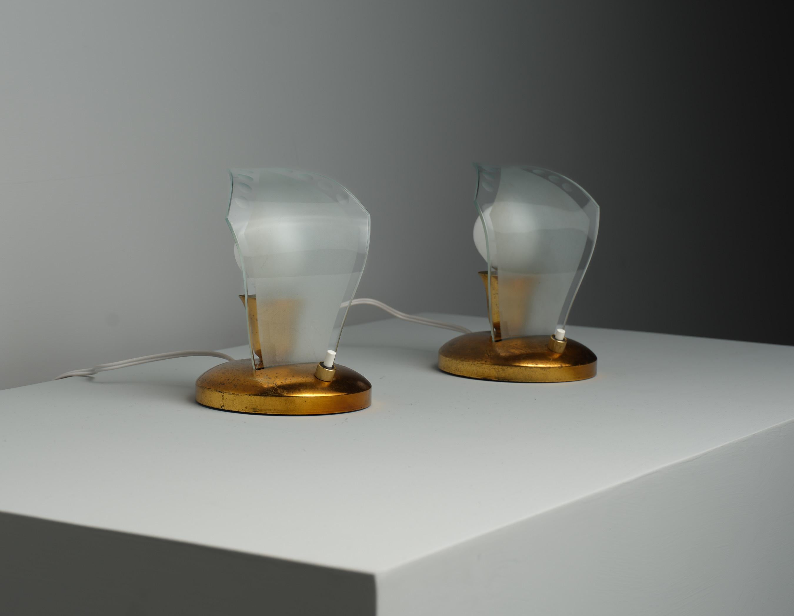 Ottone Coppia di lampade da tavolo italiane moderne di metà secolo in vendita