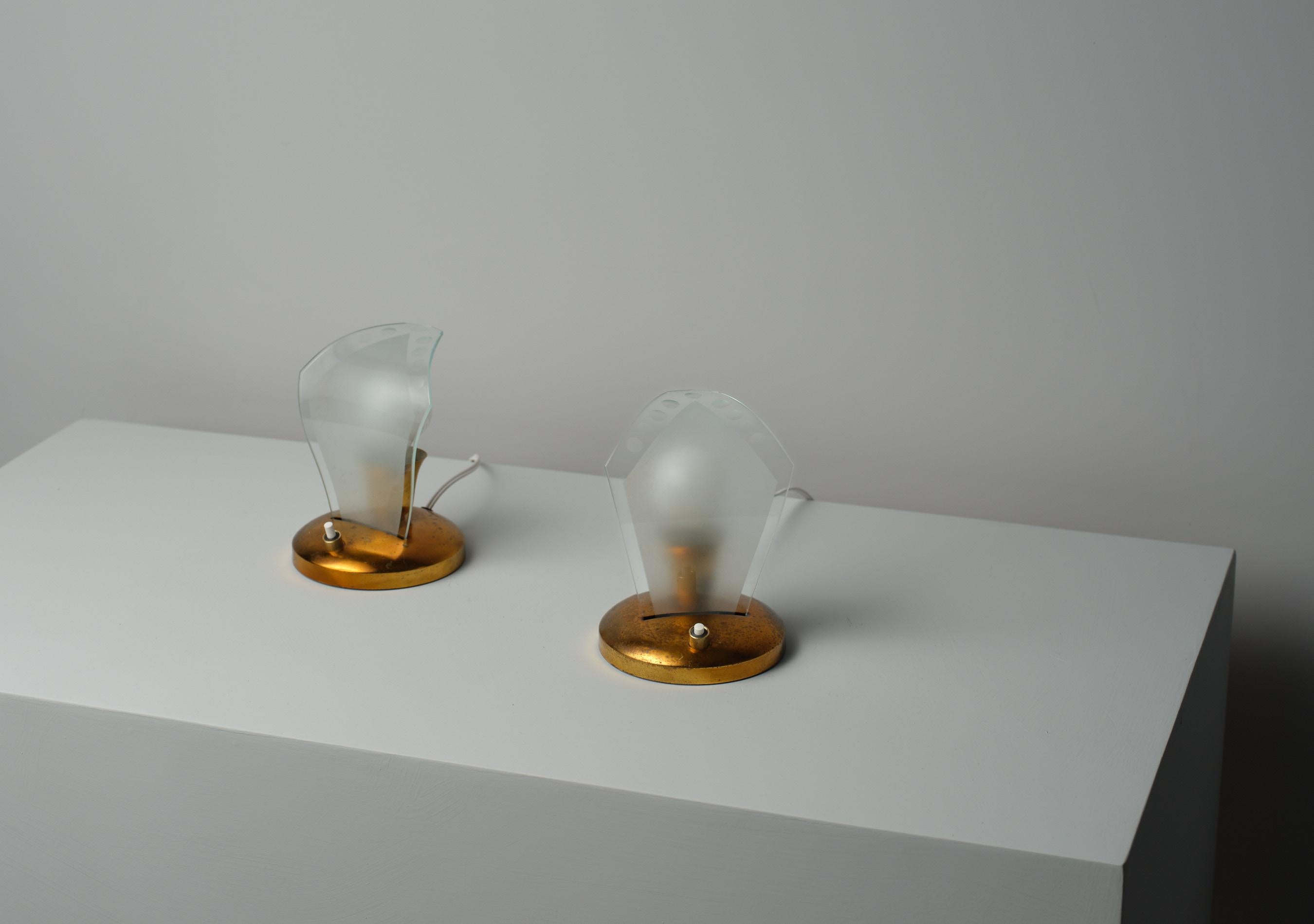 Coppia di lampade da tavolo italiane moderne di metà secolo in vendita 1