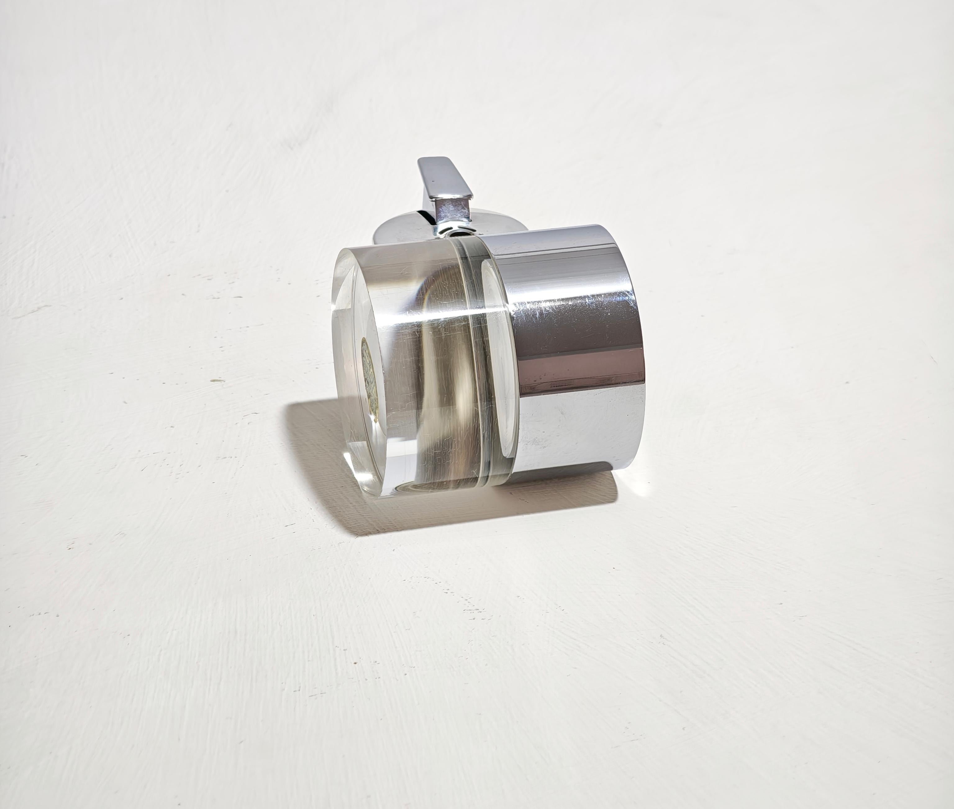 Mid-Century Modern Italian Table Lighter in Plexiglass Chrome Band Design  1970s Latón en venta