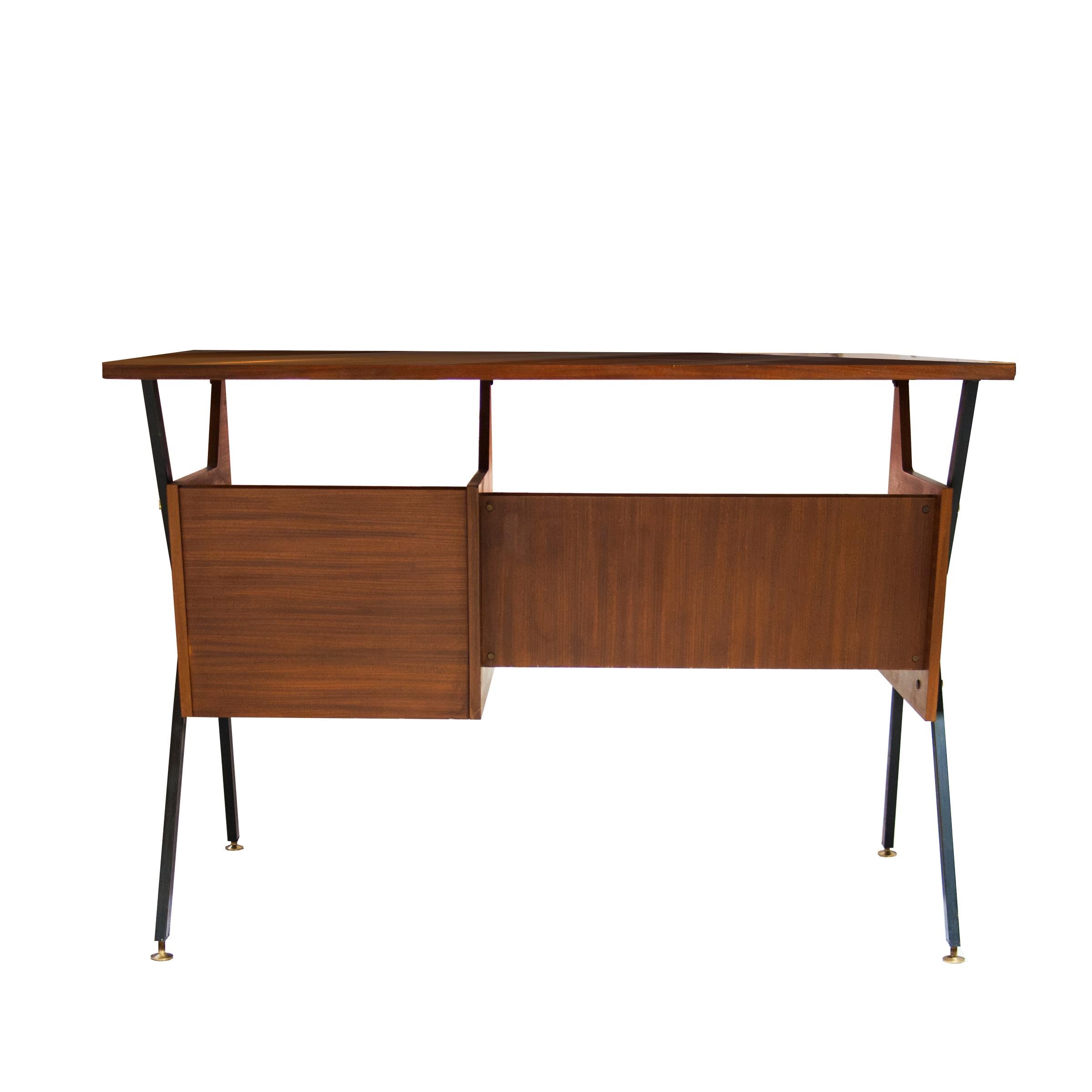 Mid-Century Modern Italian Teak Desk with Lacquered Brass Structure, Italy, 1950 For Sale 1