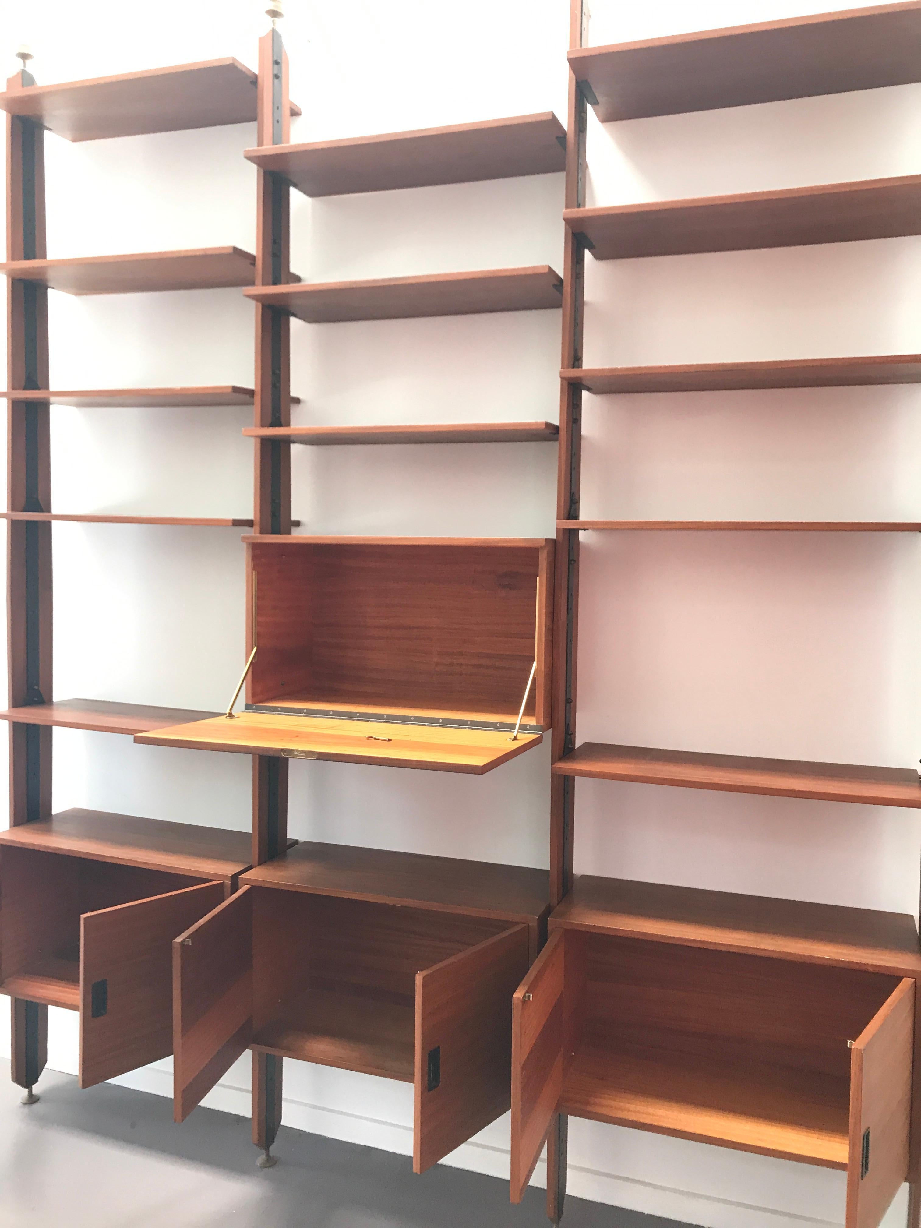 Mid-Century Modern Italian Teak Shelves Bookcase by La Sorgente Dei Mobili, 1960 5