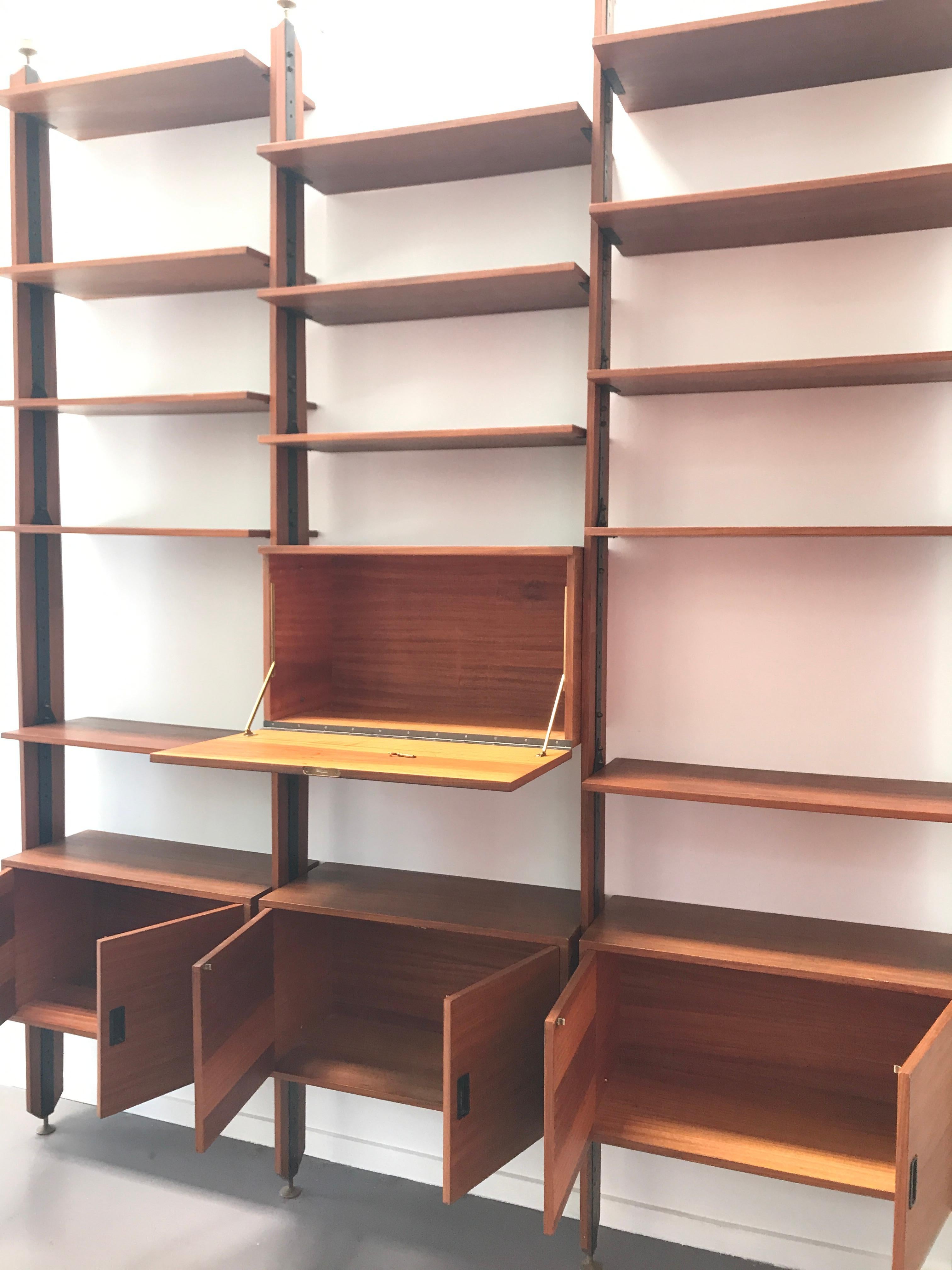 Mid-Century Modern Italian Teak Shelves Bookcase by La Sorgente Dei Mobili, 1960 6