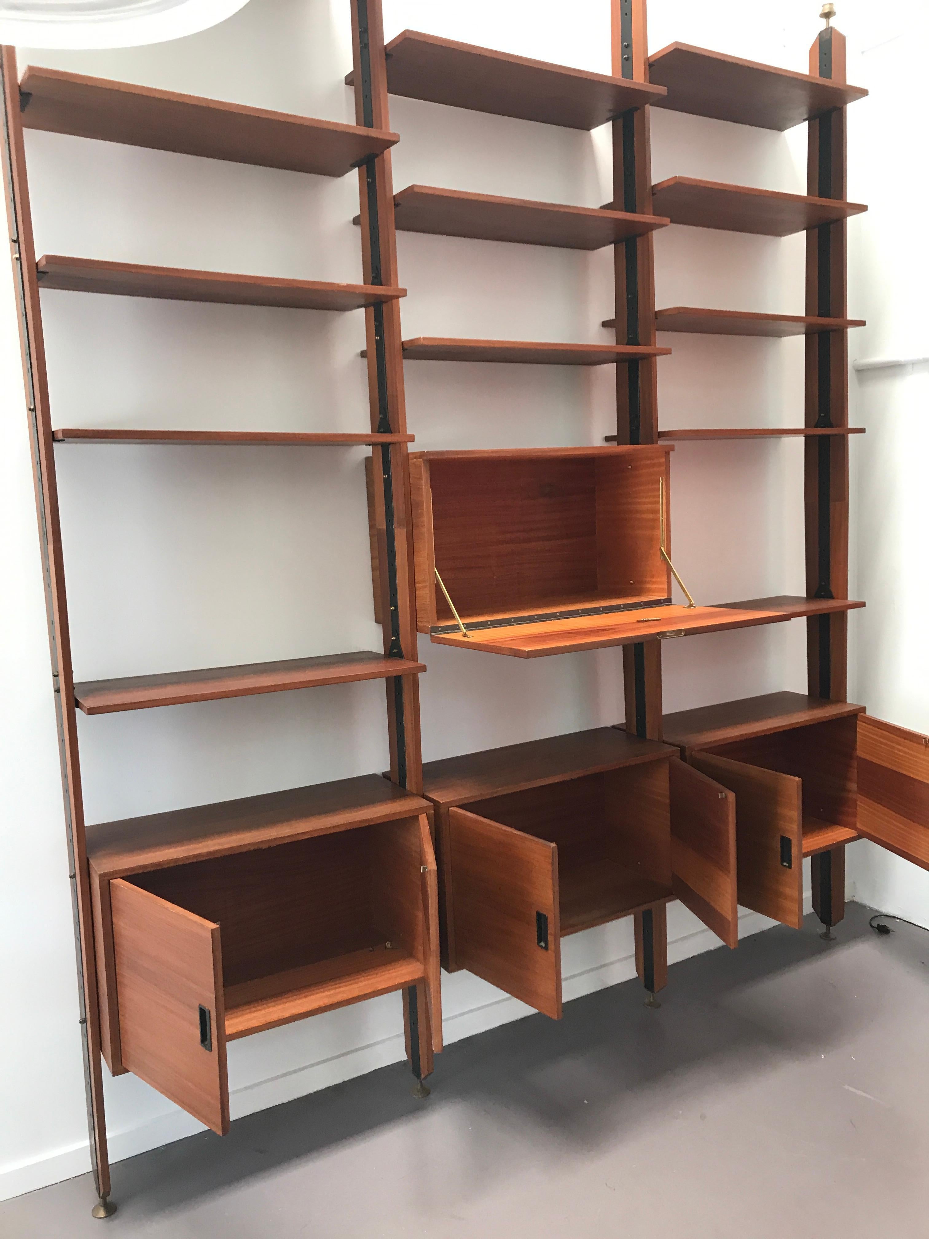 Mid-Century Modern Italian Teak Shelves Bookcase by La Sorgente Dei Mobili, 1960 3