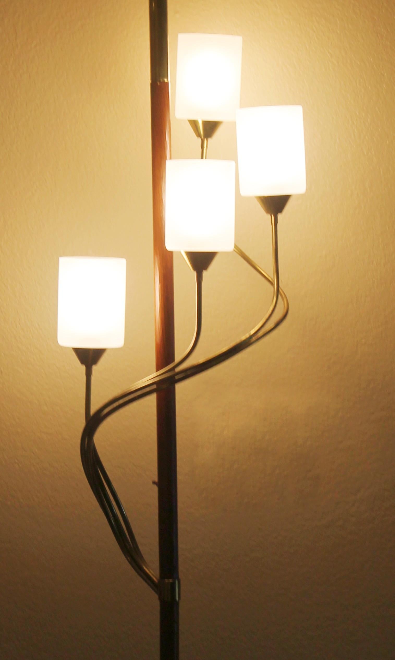 20ième siècle Lampe à tension italienne moderne du milieu du siècle dernier par Tempestini pour Laurel ! Teck années 50 en vente