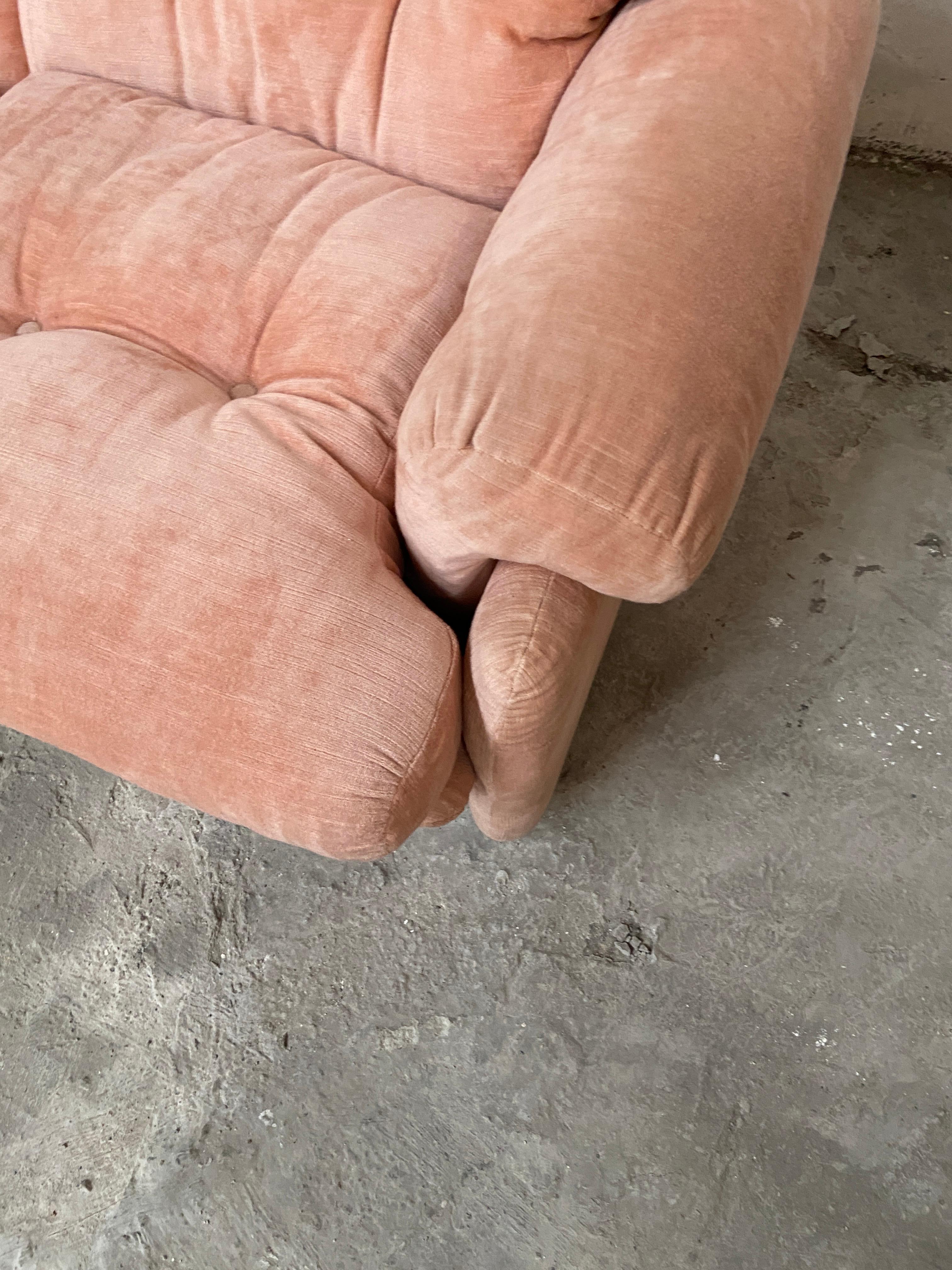 Modernes italienisches Dreisitzer-Sofa „Coronado“ aus der Mitte des Jahrhunderts von Tobia Scarpa für B&B im Angebot 4