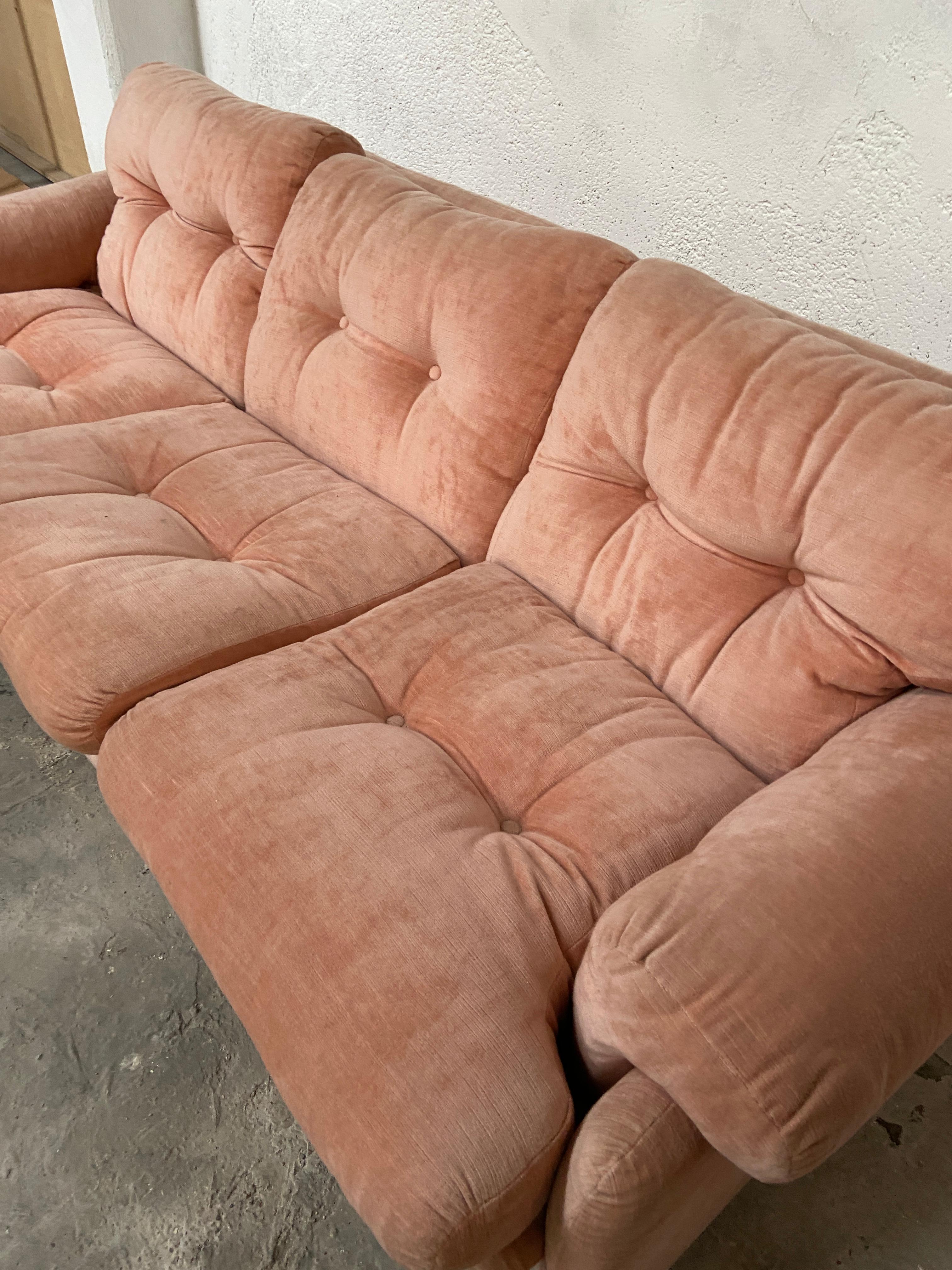 Modernes italienisches Dreisitzer-Sofa „Coronado“ aus der Mitte des Jahrhunderts von Tobia Scarpa für B&B im Zustand „Gut“ im Angebot in Prato, IT