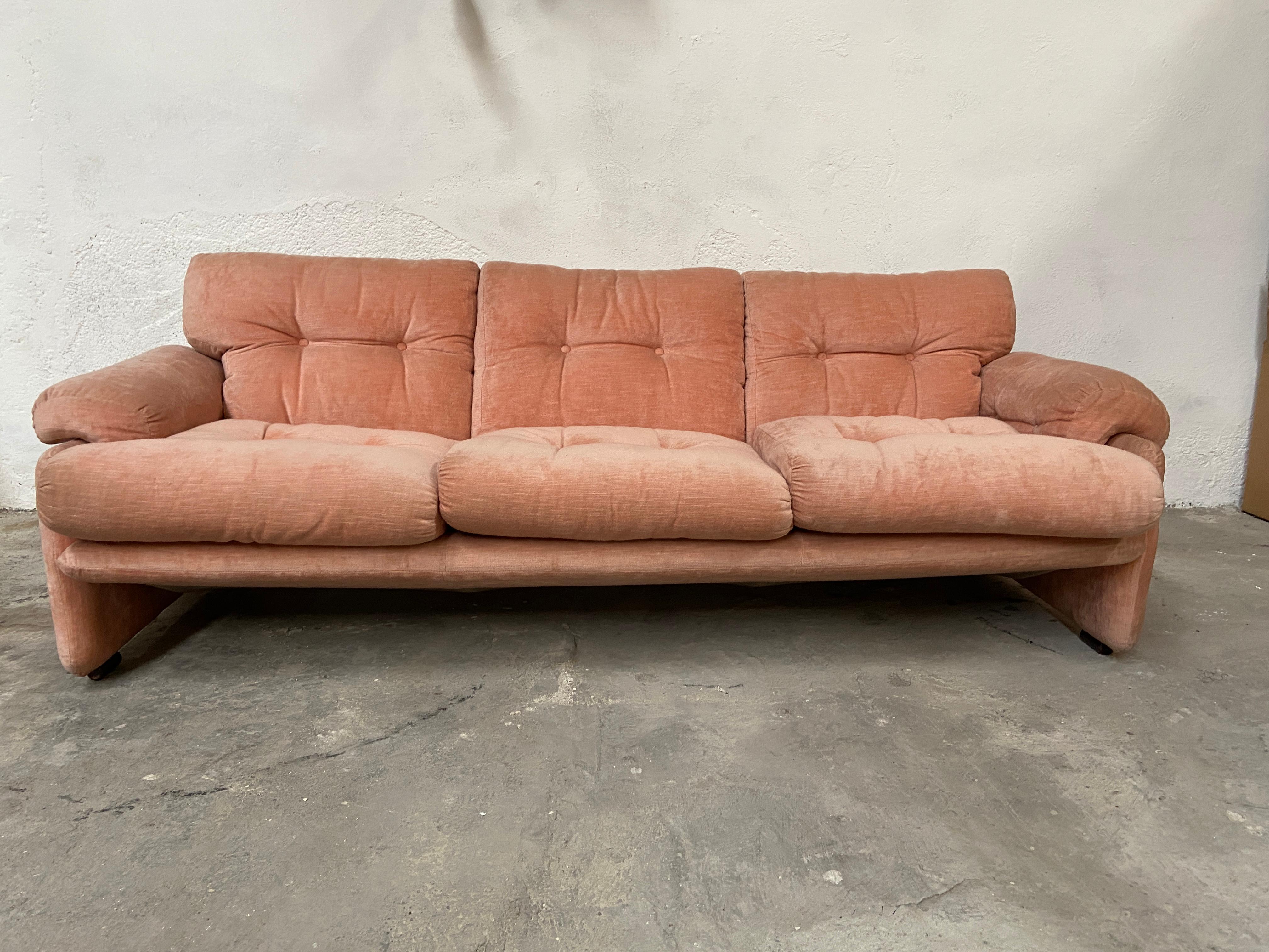 Modernes italienisches Dreisitzer-Sofa „Coronado“ aus der Mitte des Jahrhunderts von Tobia Scarpa für B&B (Ende des 20. Jahrhunderts) im Angebot