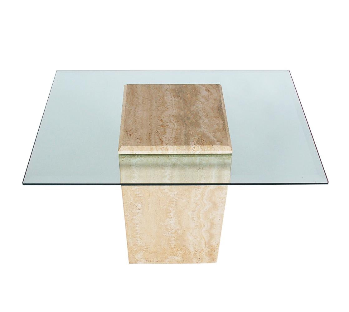 Mid-Century Modern Table de cocktail ou d'appoint italienne en marbre travertin et verre, mi-siècle moderne en vente