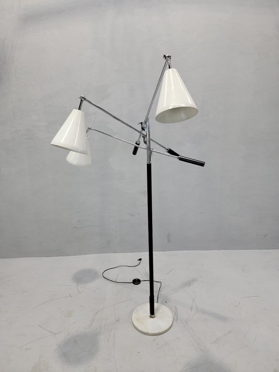 Mid Century Modern Italian Triennale Floor Lamp Gino Sarfatti by Arteluce Style In Good Condition For Sale In Chicago, IL