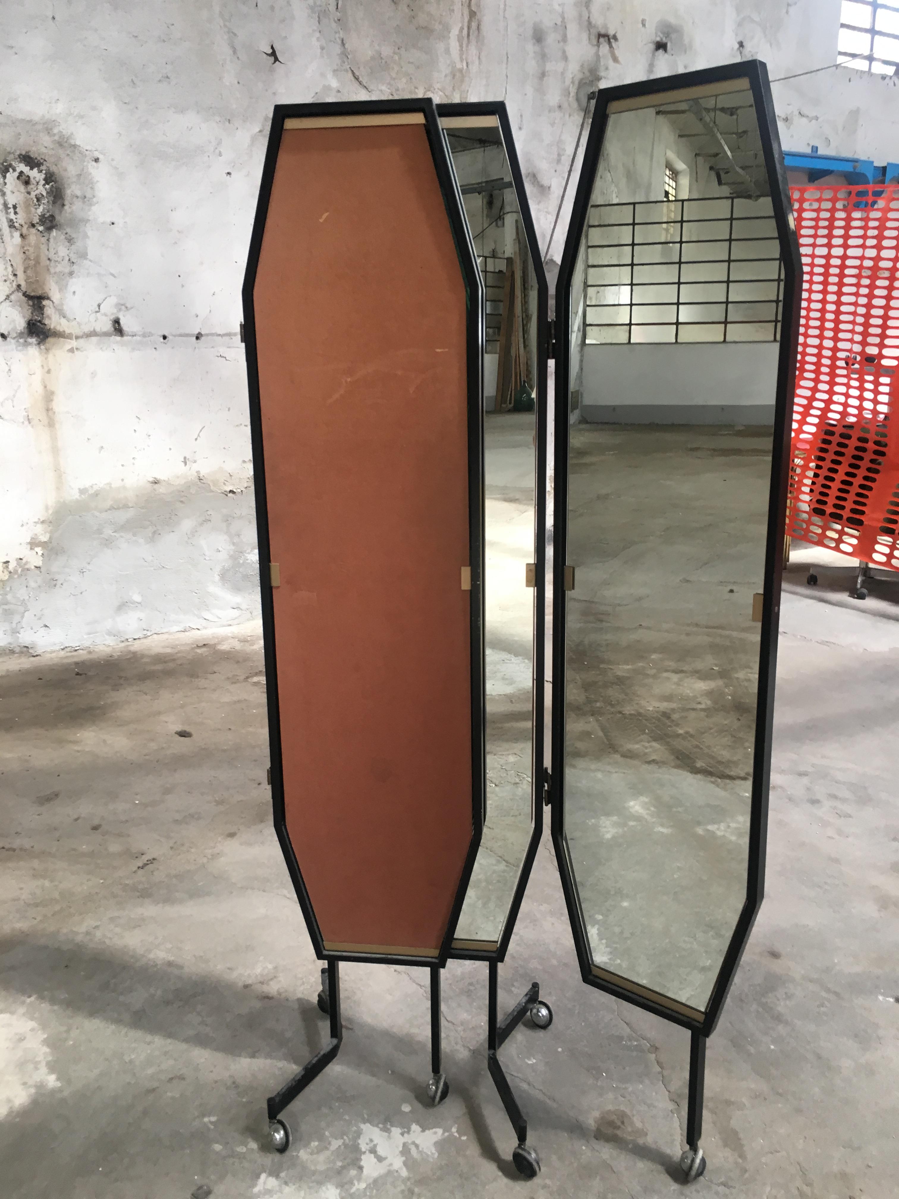 Mid-Century Modern Italian Triptych Full Length Dressing Mirror on Wheels, 1970s In Good Condition In Prato, IT