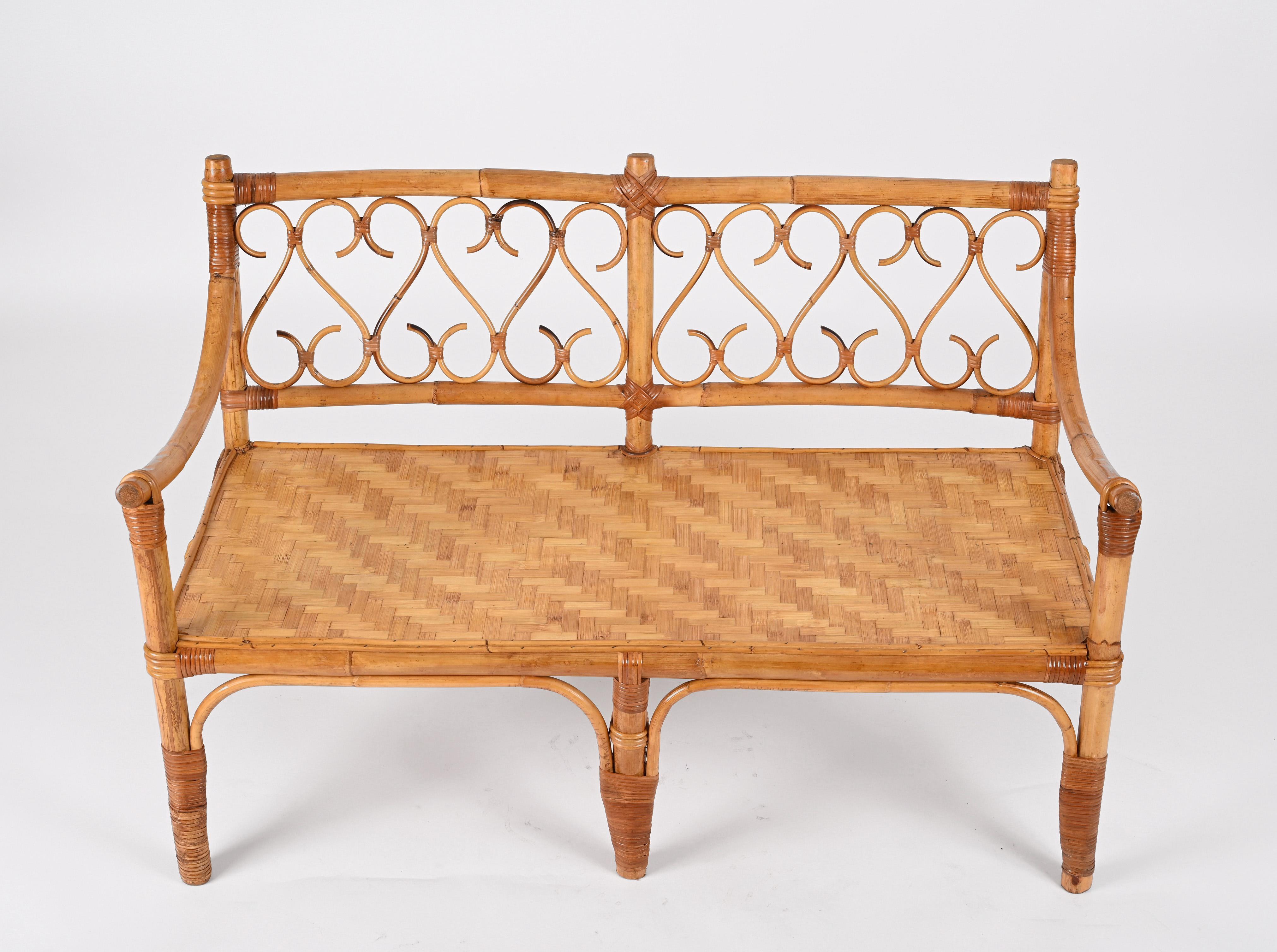 Modernes italienisches Zweisitzer-Sofa aus Rattan und Bambus aus der Jahrhundertmitte, 1970er Jahre im Angebot 4