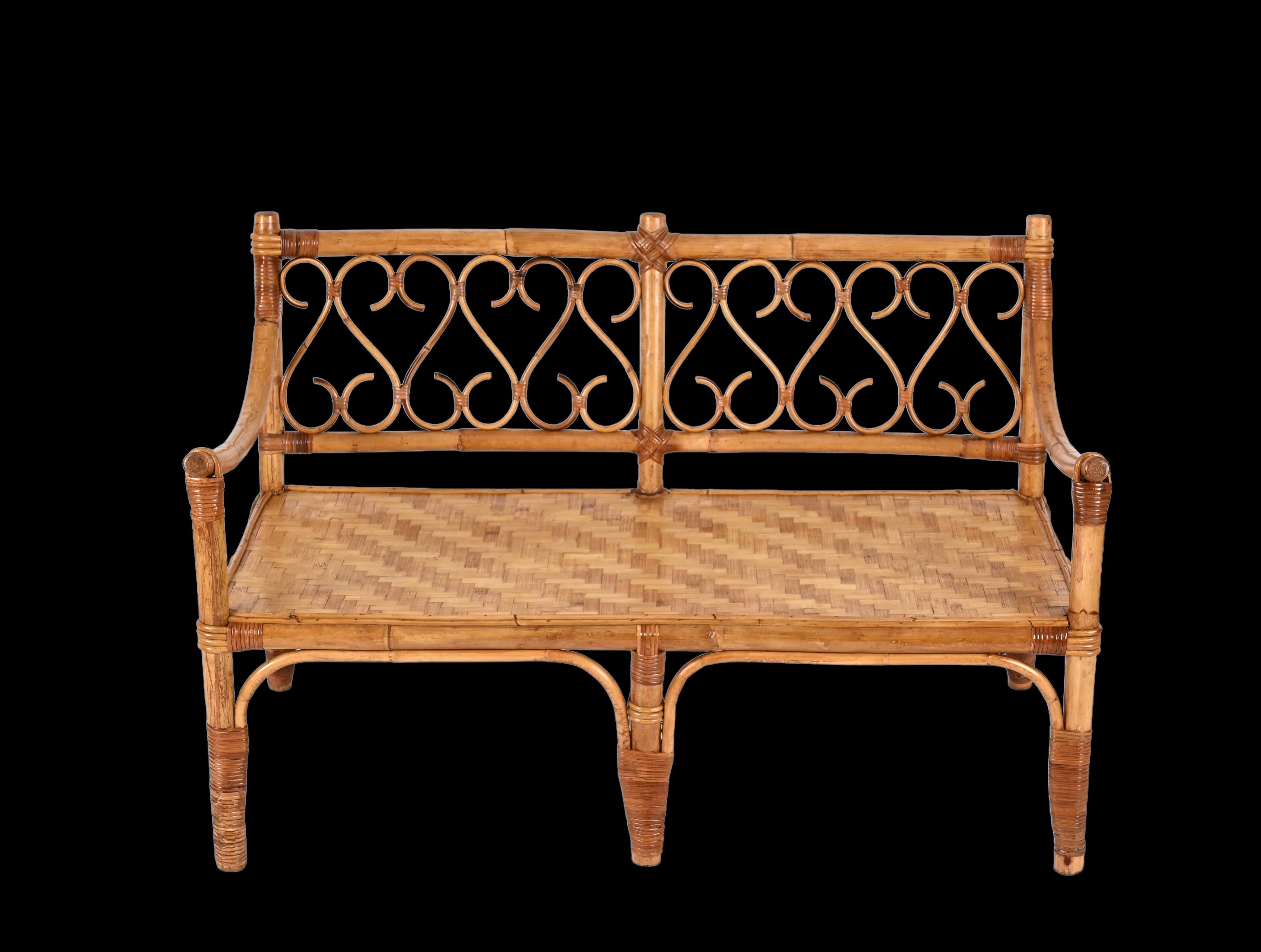 Mid-Century Modern Italian Two-Seat Rattan and Bamboo Sofa, 1970s For Sale 4