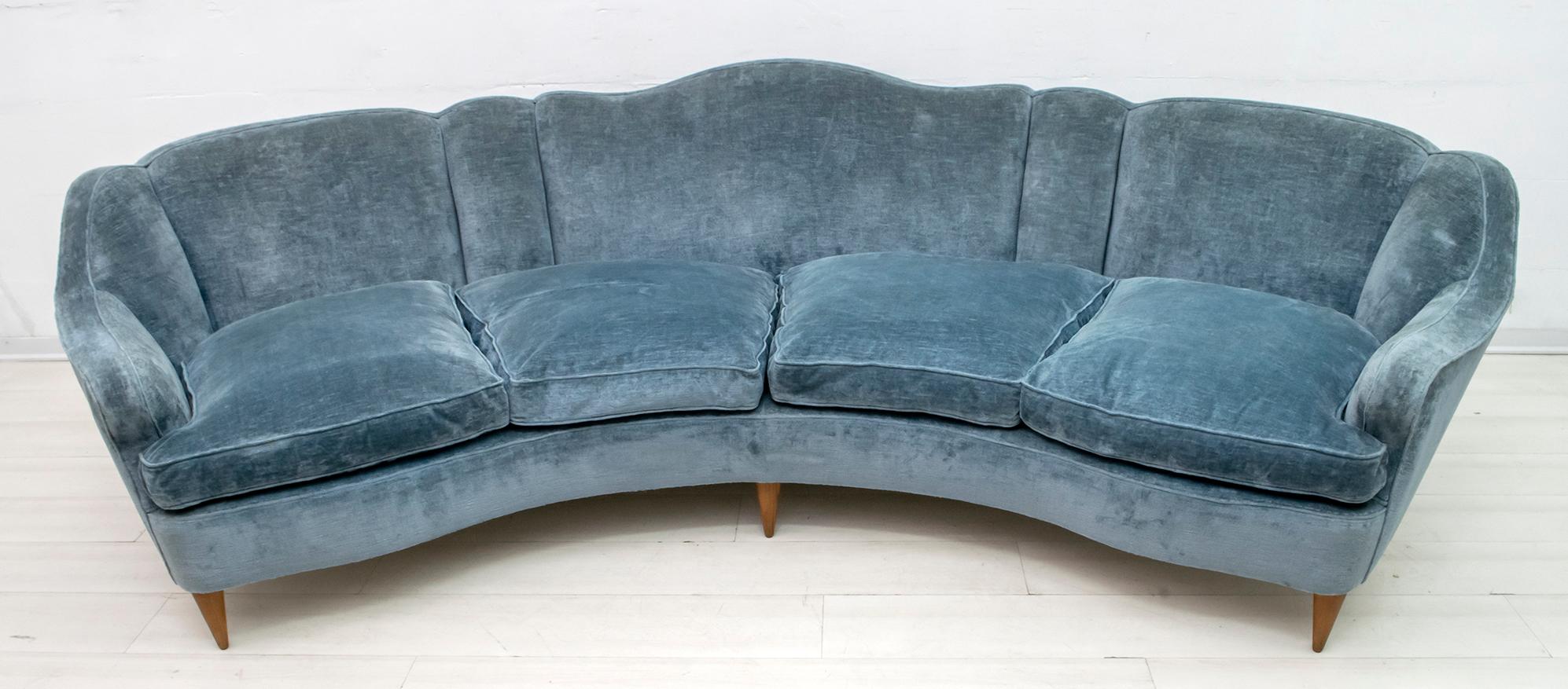 Mid-Century Modern Italian Velvet Curved Four-Seat Sofa, 1950s In Good Condition In Puglia, Puglia