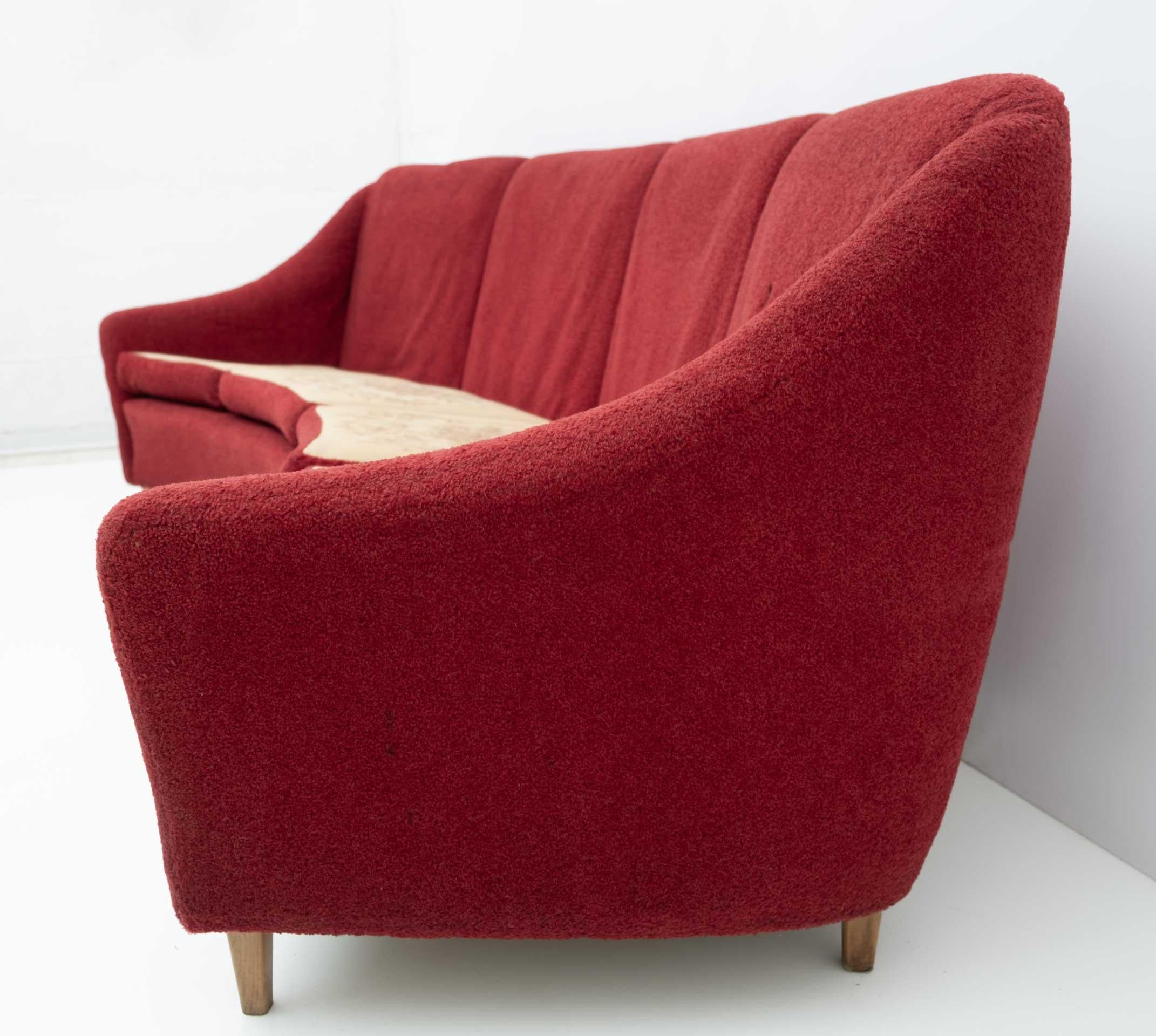 Mid-Century Modern Italian Velvet four Seater Curved Sofa, 1950s For Sale 1
