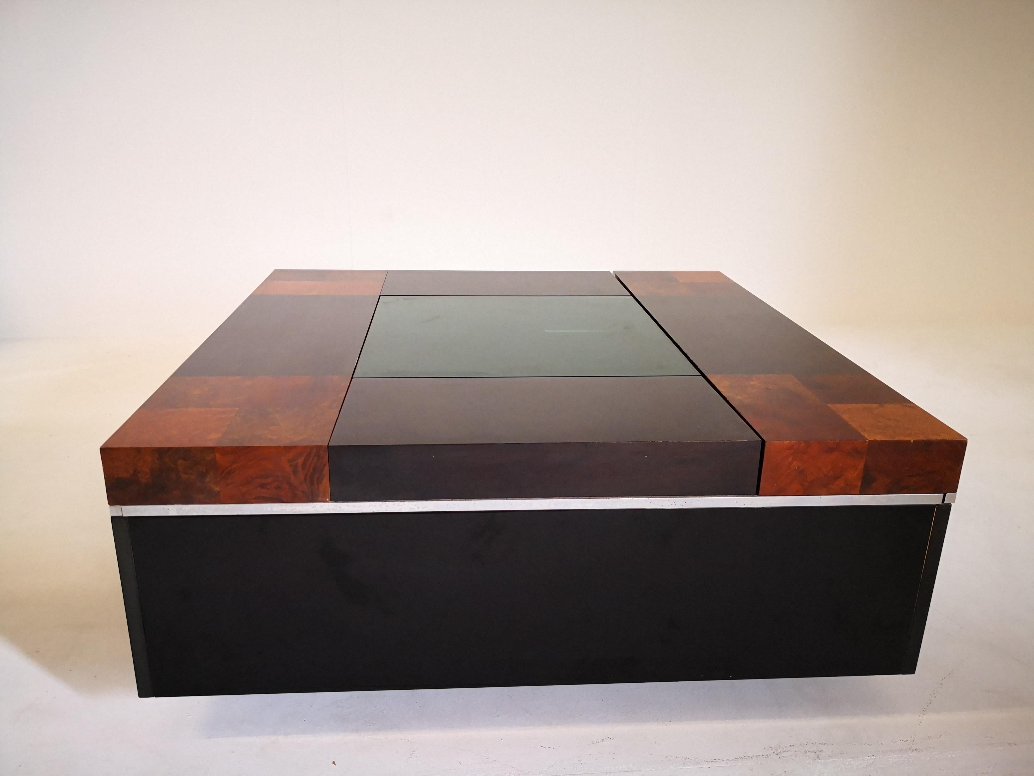 Willy Rizzo bar table, burl wood veneer, black stained veneer, glass, mirror and chrome, 1970s. Burl wood veneer and black wood veneer both in a high polished finish with chrome detailing and a plinth base. When closed this coffee table has a simple