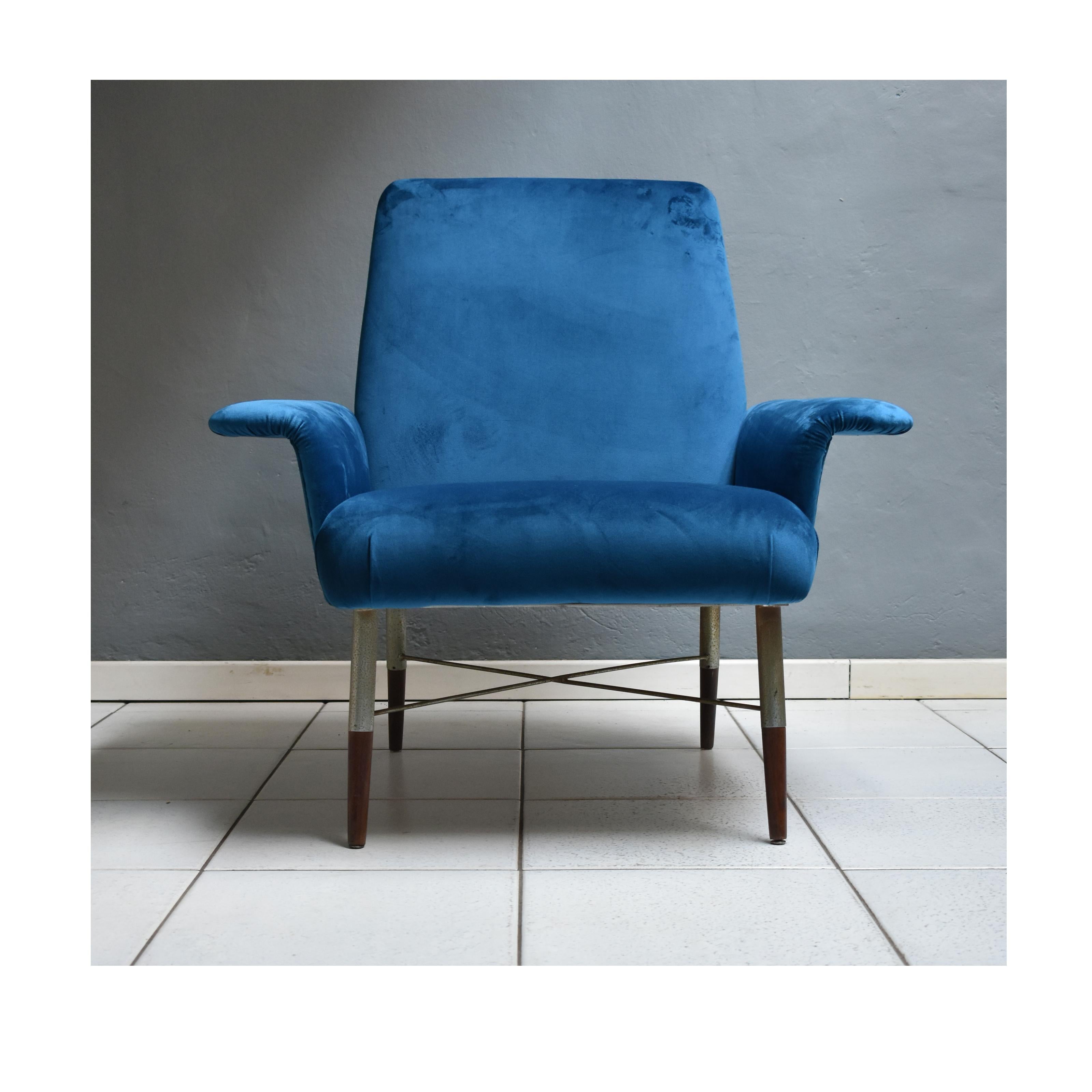 Mid-Century Modern Italian Vintage 1960s Armchair, Upholstery Petrol Blue Velvet In Good Condition In Milan, IT