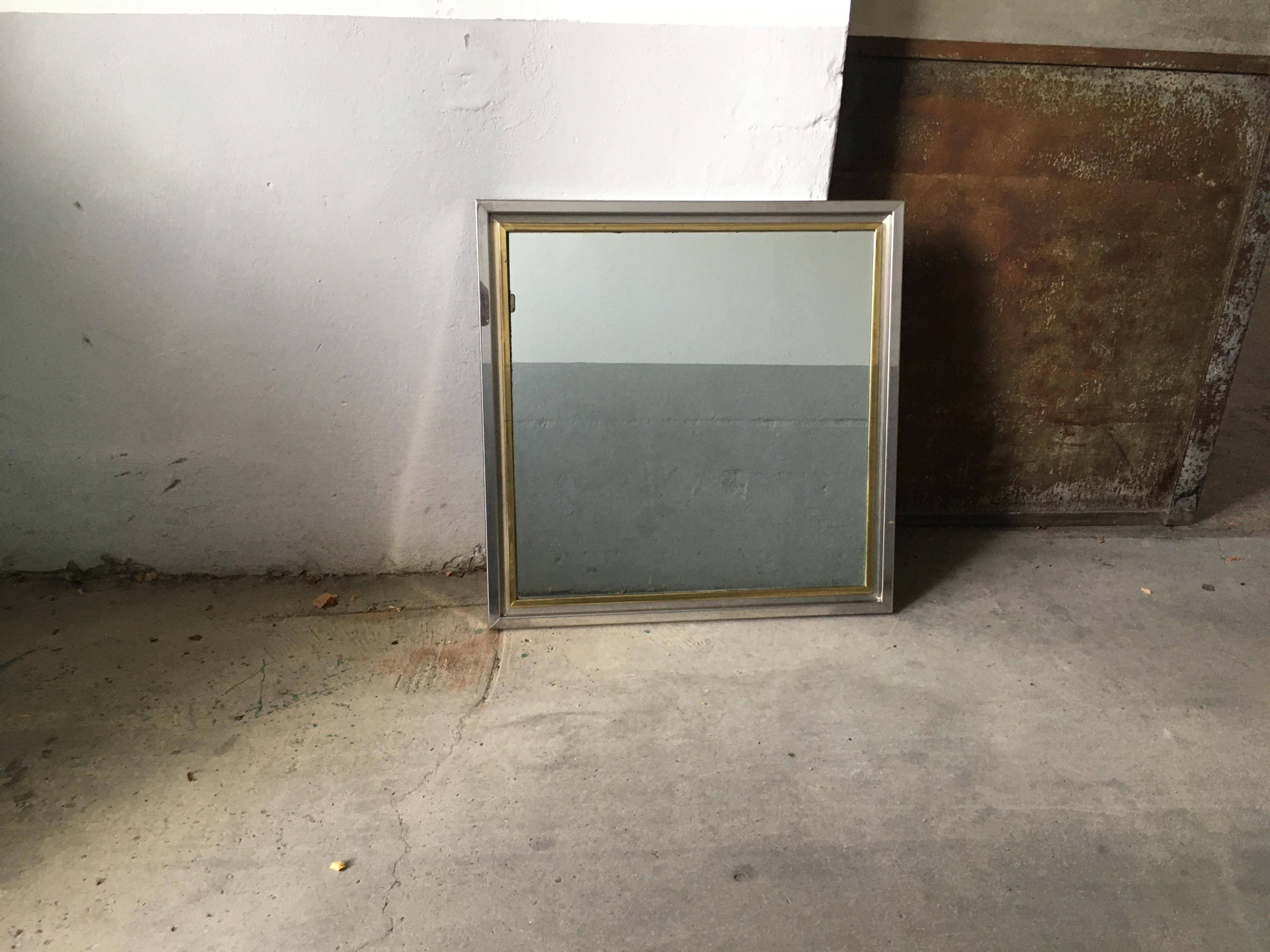Mid-Century Modern Italian Wall Mirror with Chrome and Brass Frame, 1970s In Good Condition For Sale In Prato, IT
