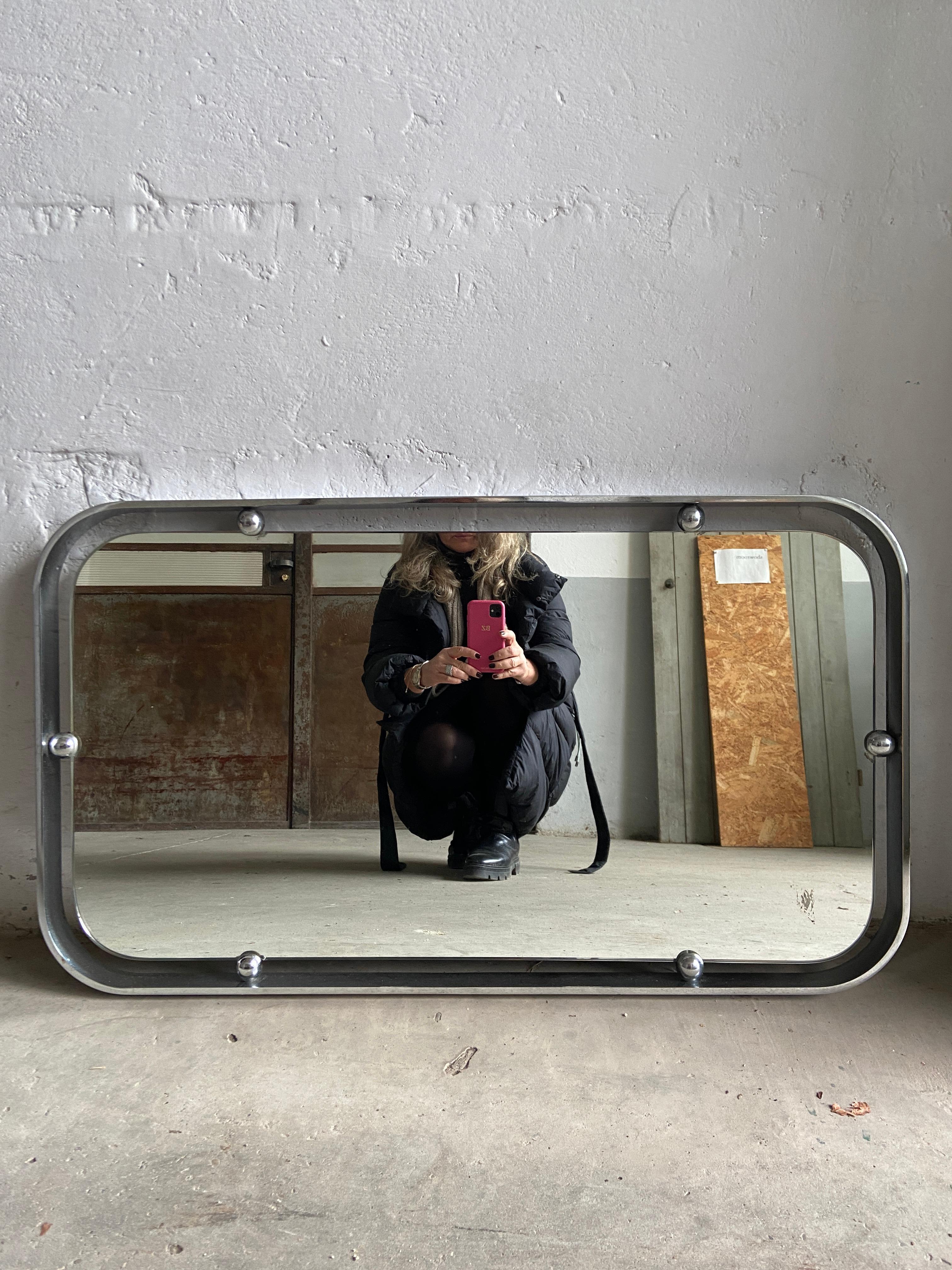 Mid-Century Modern Italian Chrome framed wall mirror from 1970s.
The mirror is in very good vintage conditions and it can be hung either horizontally or vertically.
