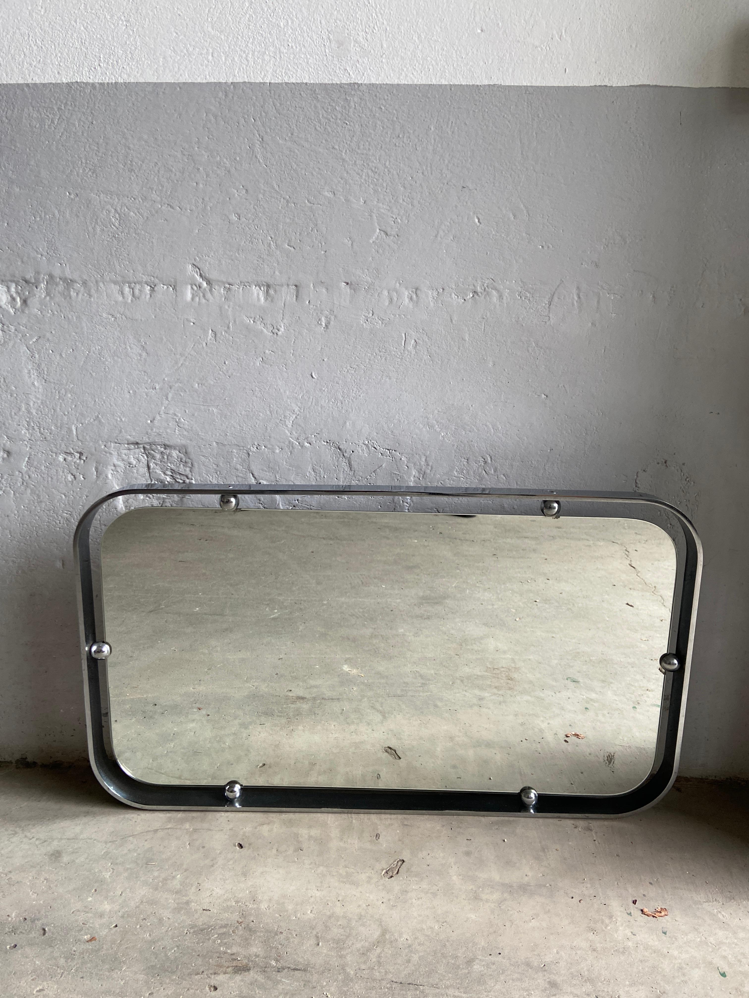 Mid-Century Modern Italian Wall Mirror with Chrome Metal Frame, 1970s In Good Condition In Prato, IT