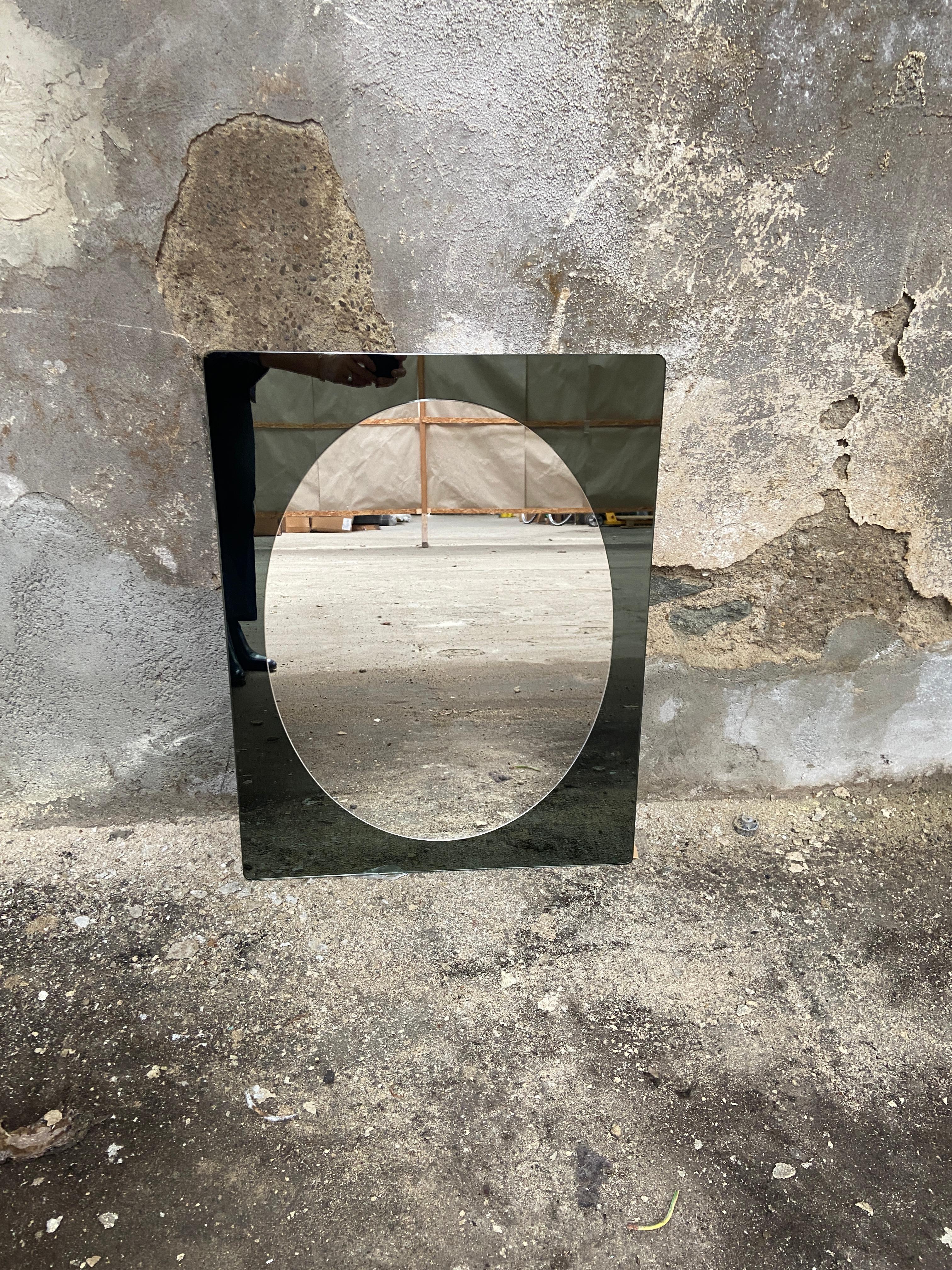 Mid-Century Modern Italian Wall Mirror with Green Smoked Mirror Frame. 1970s In Good Condition For Sale In Prato, IT