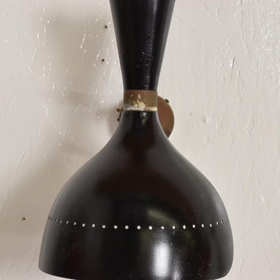 Mid-Century Modern Italian Wall Sconce in Black after Sarfatti, Stilnovo In Good Condition In Chula Vista, CA